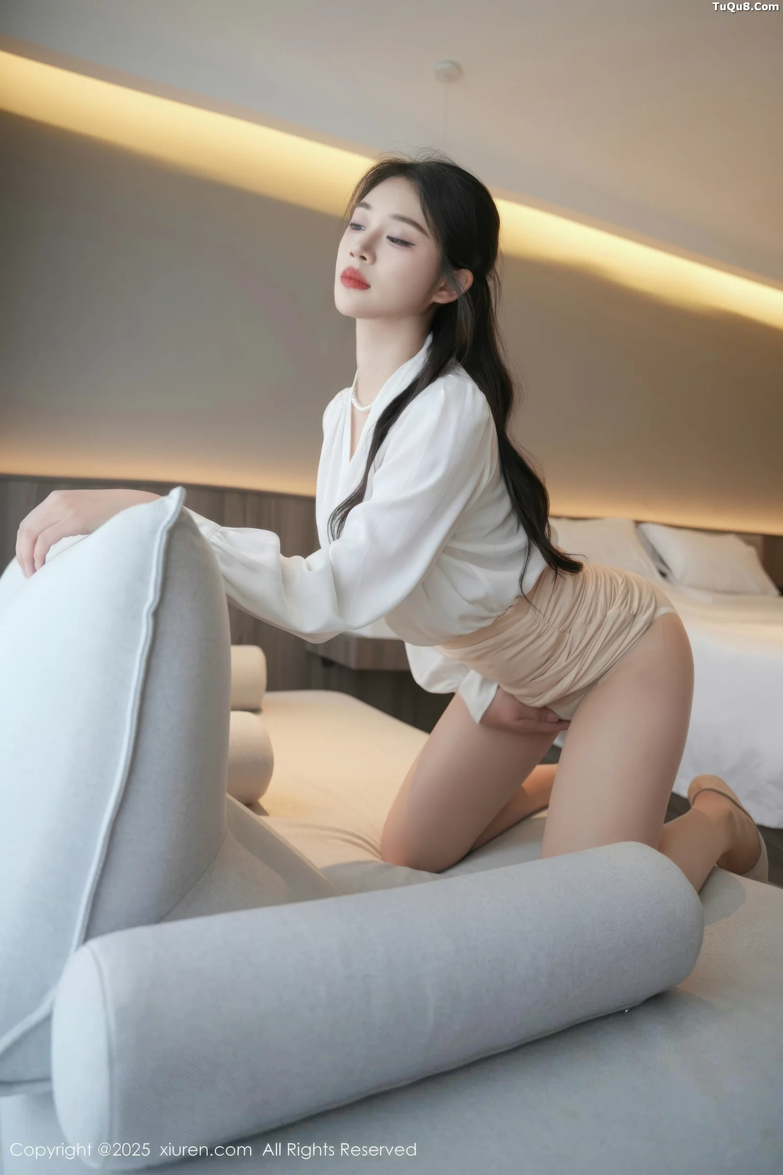 南乔性感白衬衫配白短裙露超薄肉丝秀白皙皮肤完美绝美写真 第 38 张