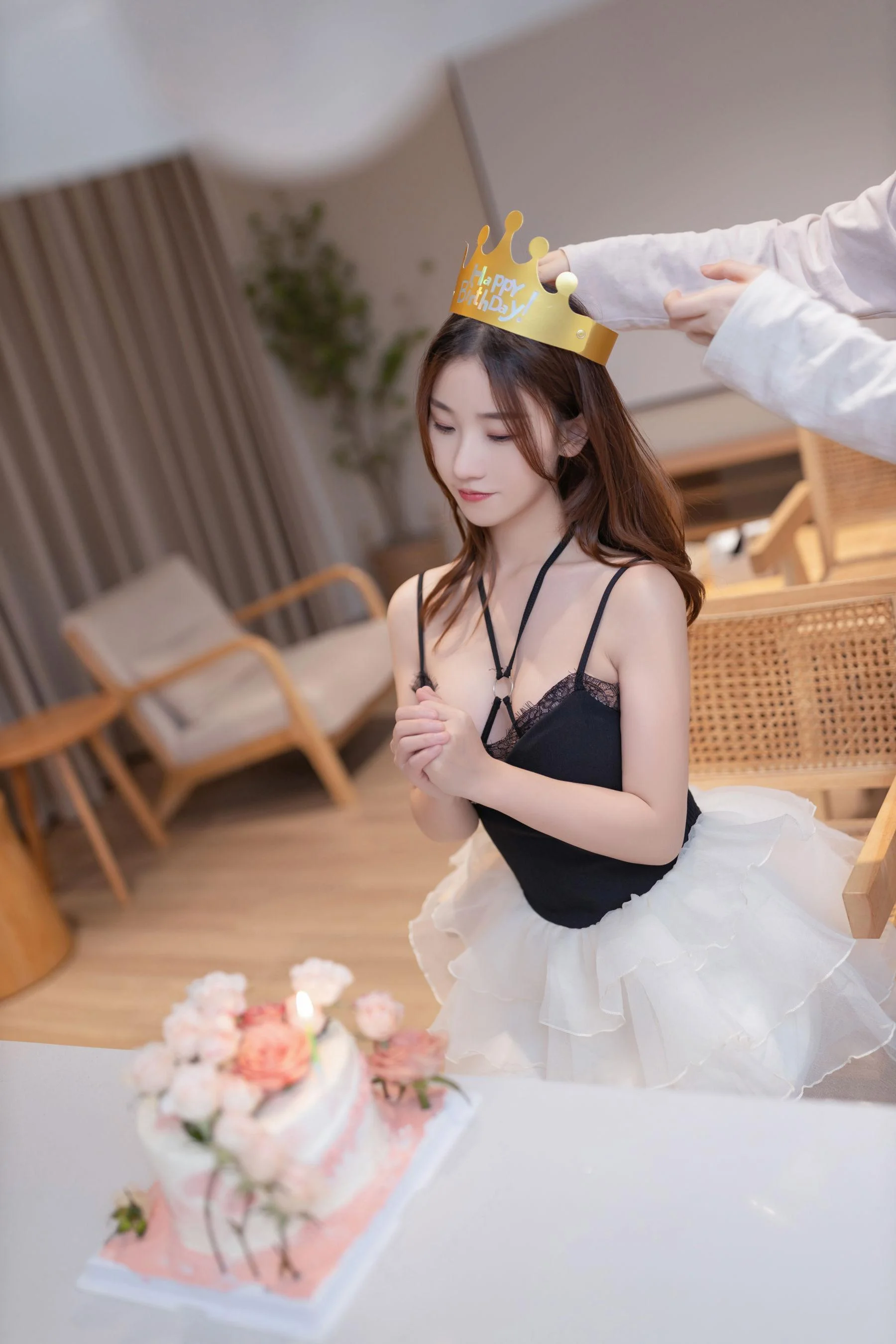 [秀人付费] 杏子 诱人私拍福利 生日快乐 第 10 张