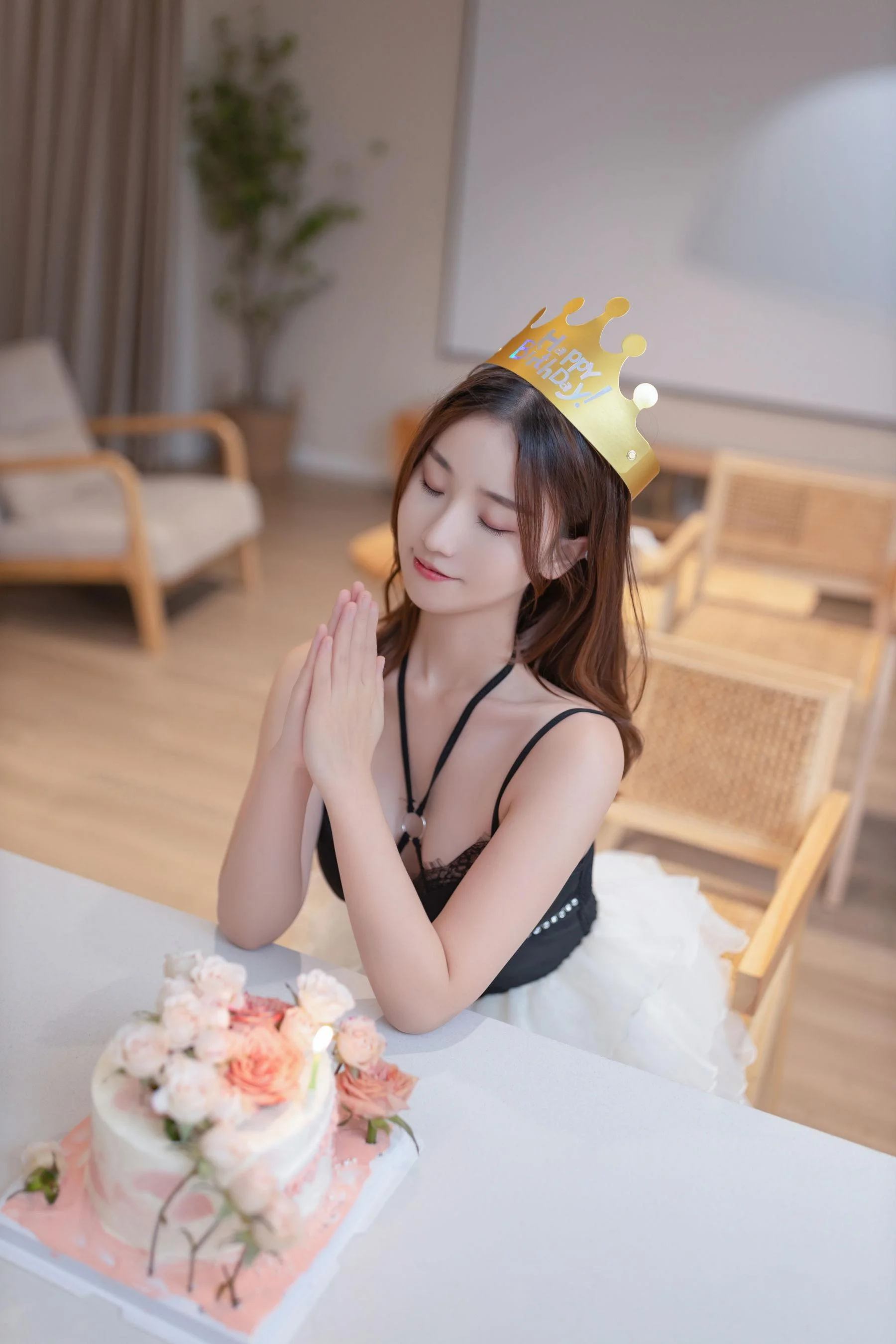 [秀人付费] 杏子 诱人私拍福利 生日快乐 第 12 张
