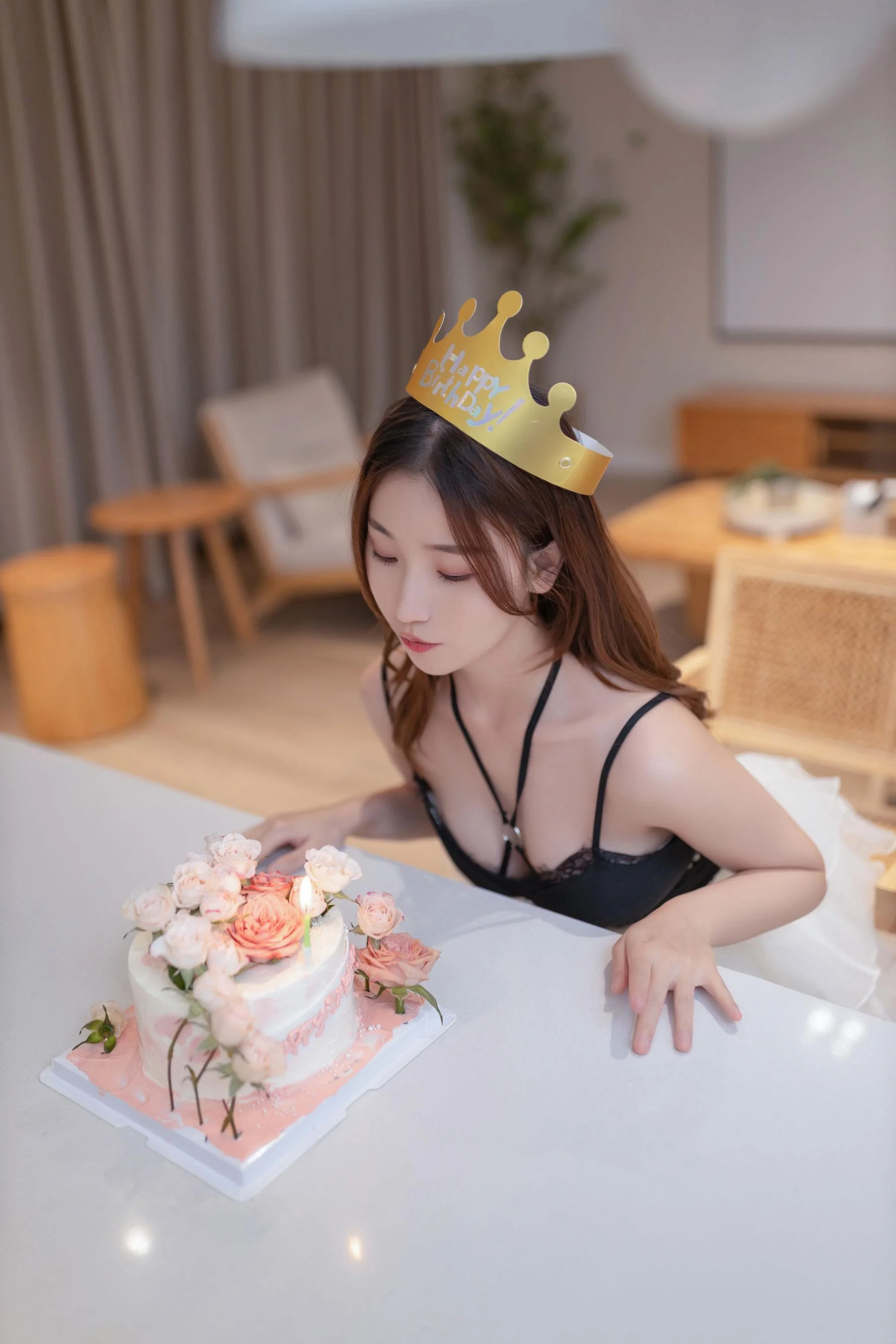 [秀人付费] 杏子 诱人私拍福利 生日快乐 第 13 张