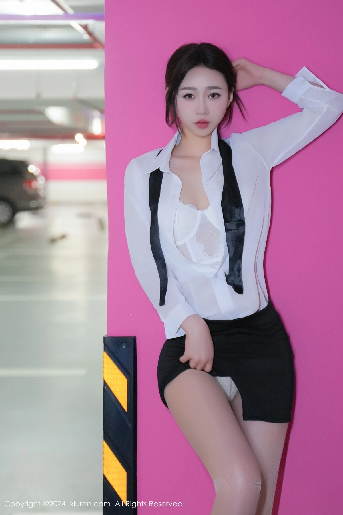 软糖爱喝奶车内场景性感白色内衣配超薄肉丝完美绝美写真 第 17 张