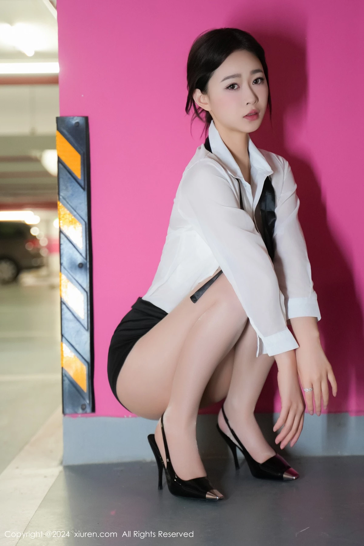 软糖爱喝奶车内场景性感白色内衣配超薄肉丝完美绝美写真 第 19 张
