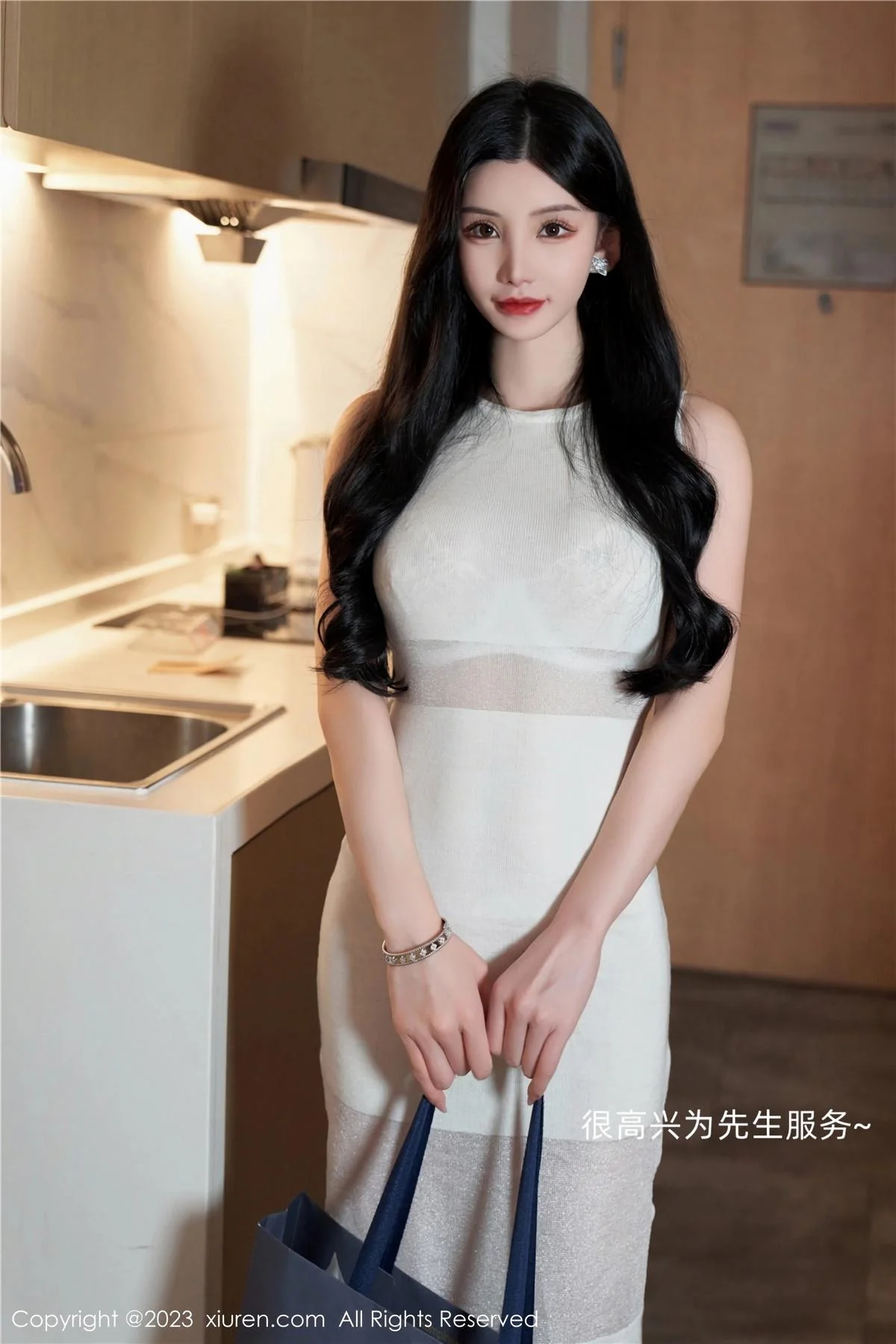 周于希Sally黑色女仆装+白色蕾丝内衣秀完美身材绝美写真 第 1 张