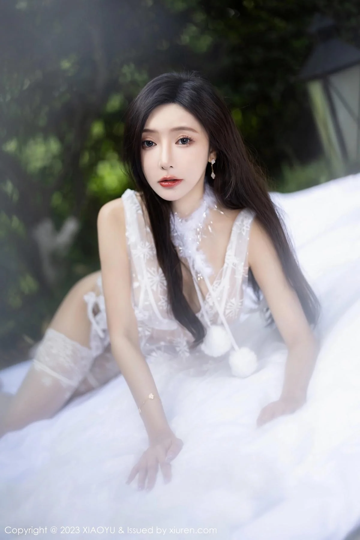 王馨瑶yanni杏色服饰+白色蕾丝情趣内衣秀惹火身材绝美写真 第 100 张