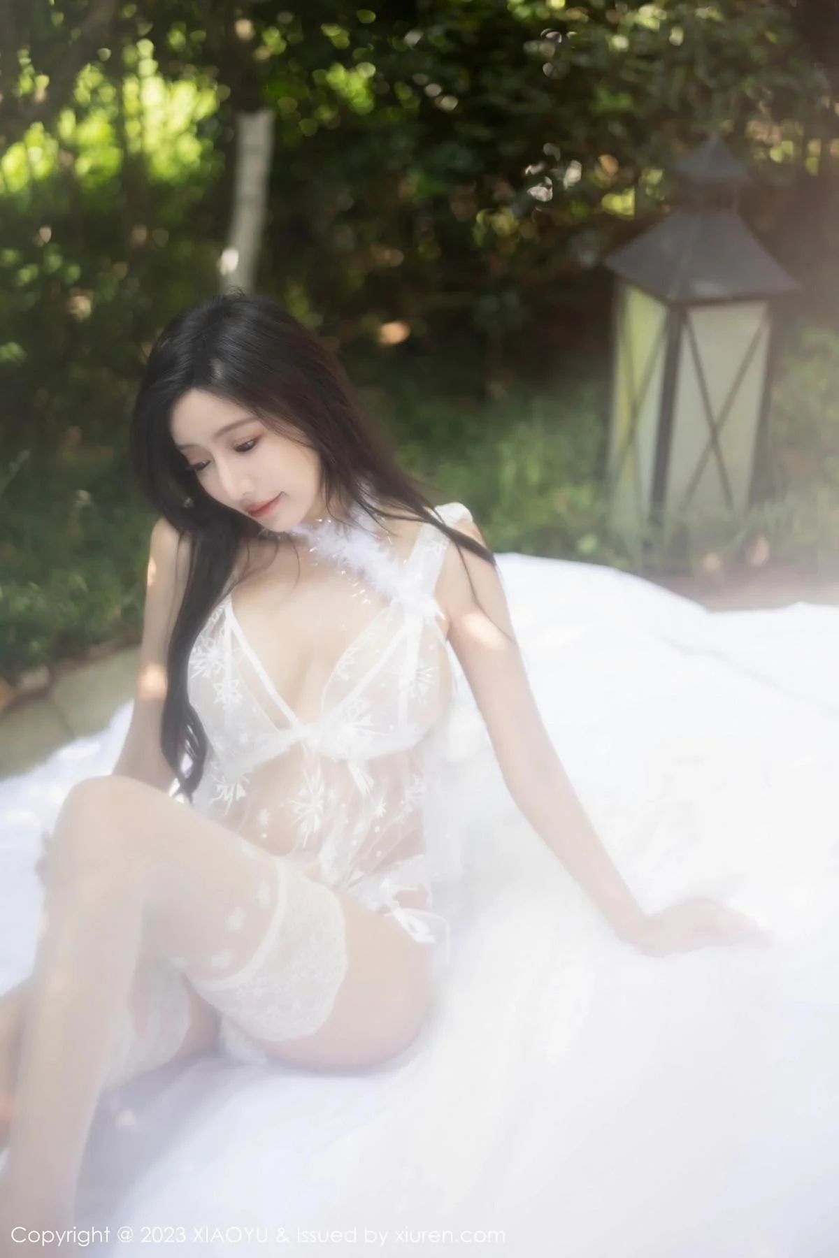 王馨瑶yanni杏色服饰+白色蕾丝情趣内衣秀惹火身材绝美写真 第 120 张