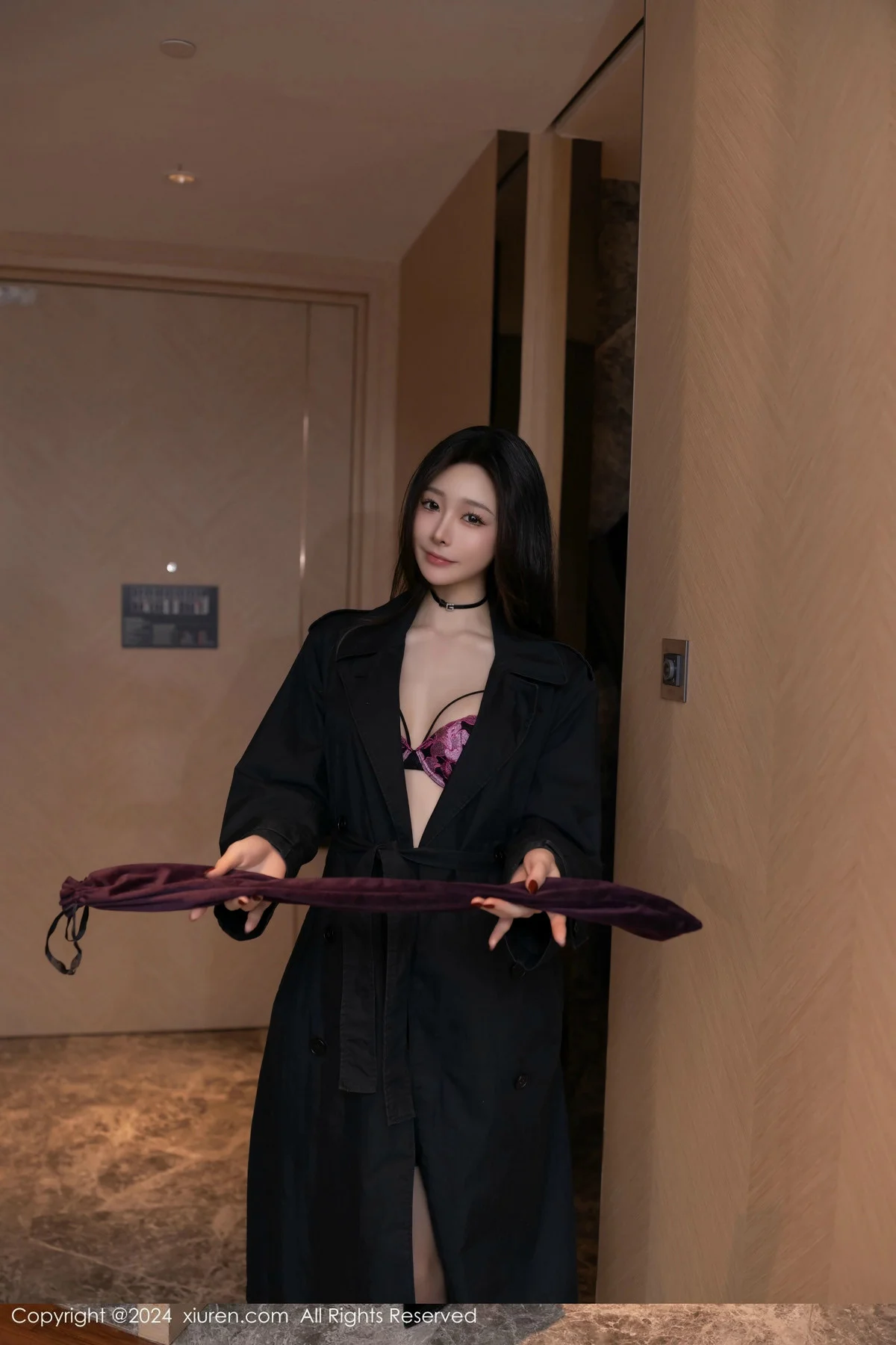 小逗逗私房性感紫色内衣配黑丝吊袜秀曼妙身姿撩人绝美写真 第 3 张