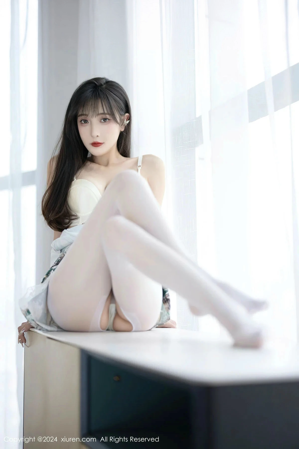 林星阑性感花色旗袍露白色内衣配开档白丝秀美腿绝美写真 第 38 张