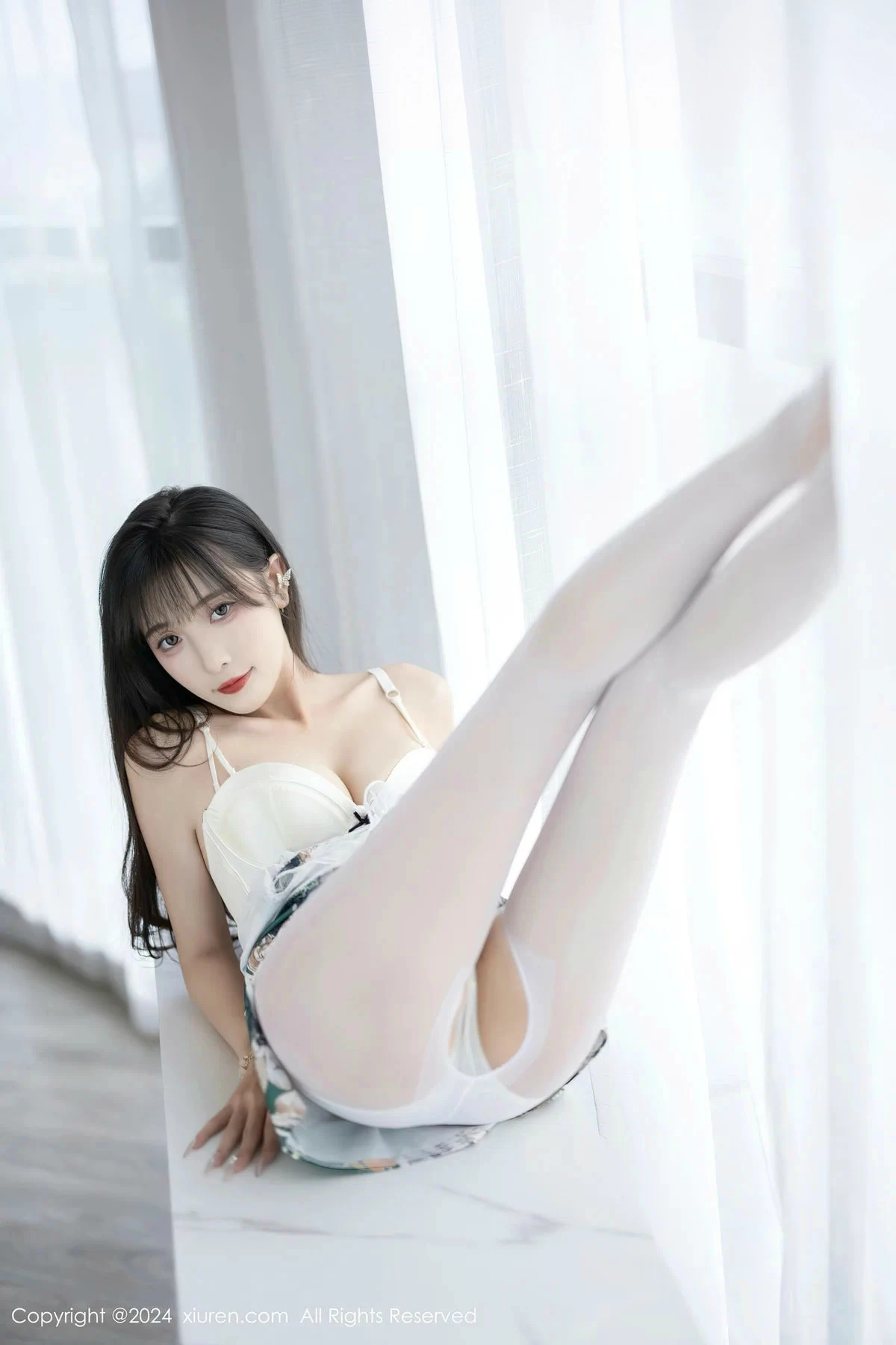 林星阑性感花色旗袍露白色内衣配开档白丝秀美腿绝美写真 第 46 张