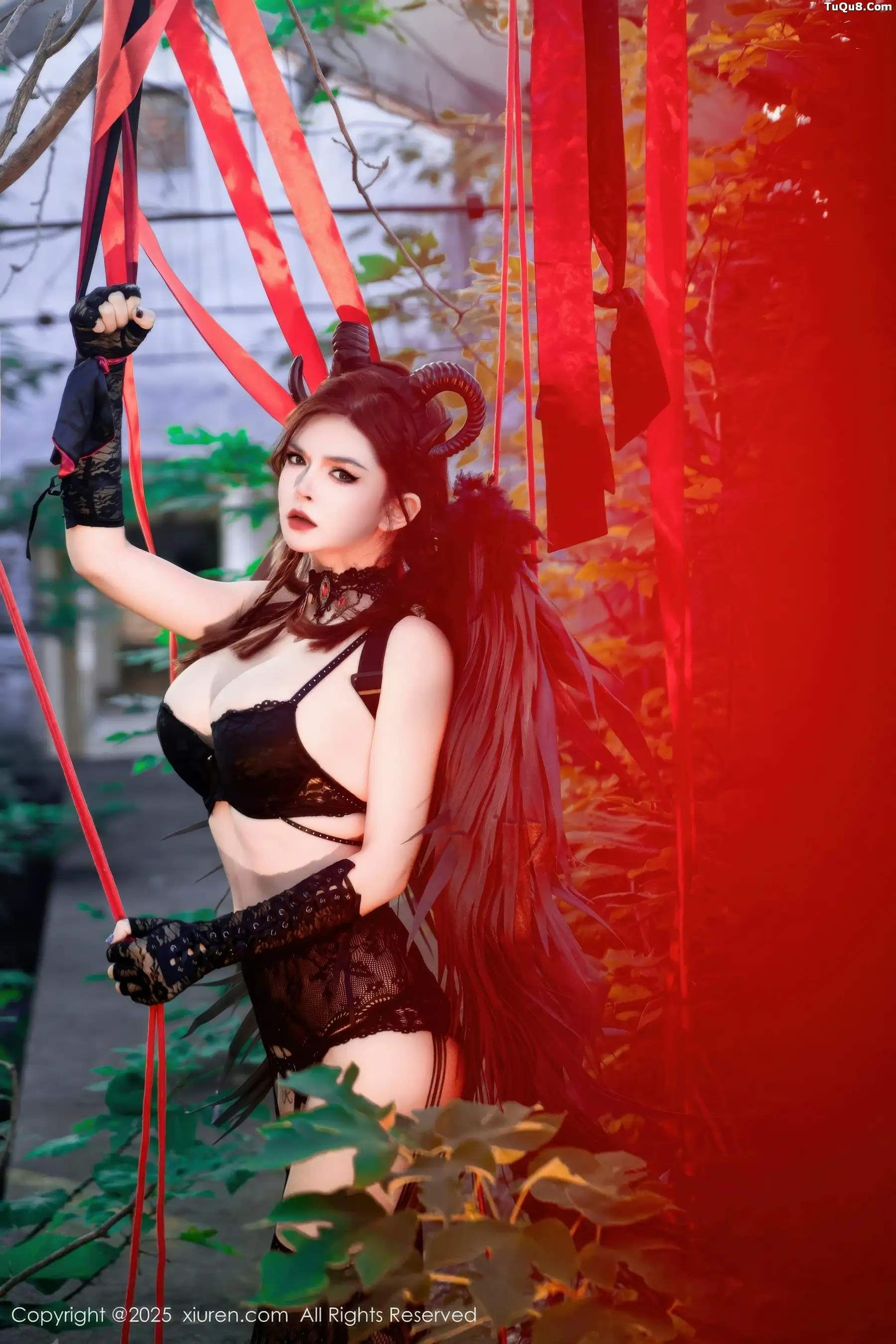 伊丽莎有点白性感黑色蕾丝内衣配黑丝吊袜秀惹火身材绝美写真 第 85 张