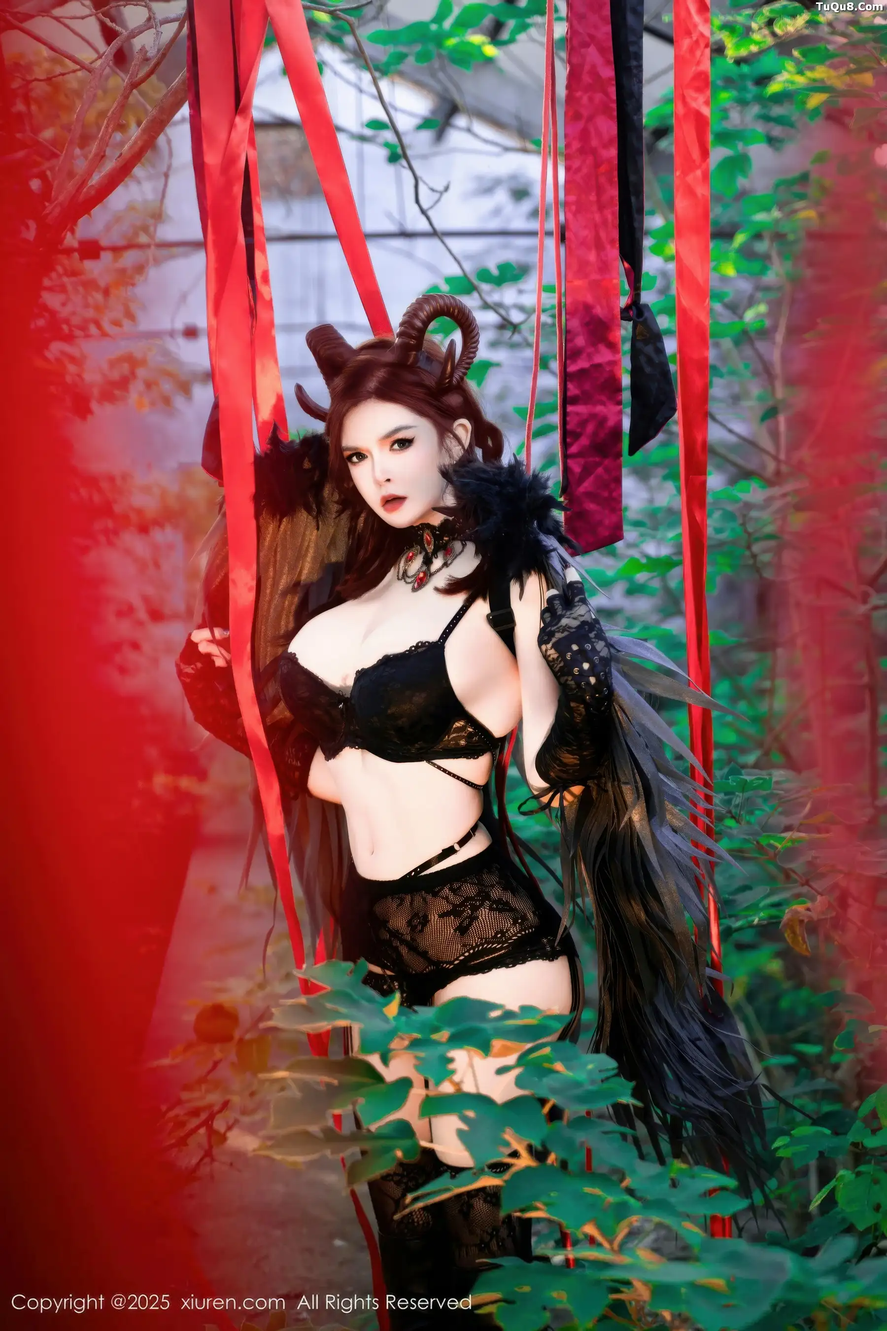 伊丽莎有点白性感黑色蕾丝内衣配黑丝吊袜秀惹火身材绝美写真 第 87 张