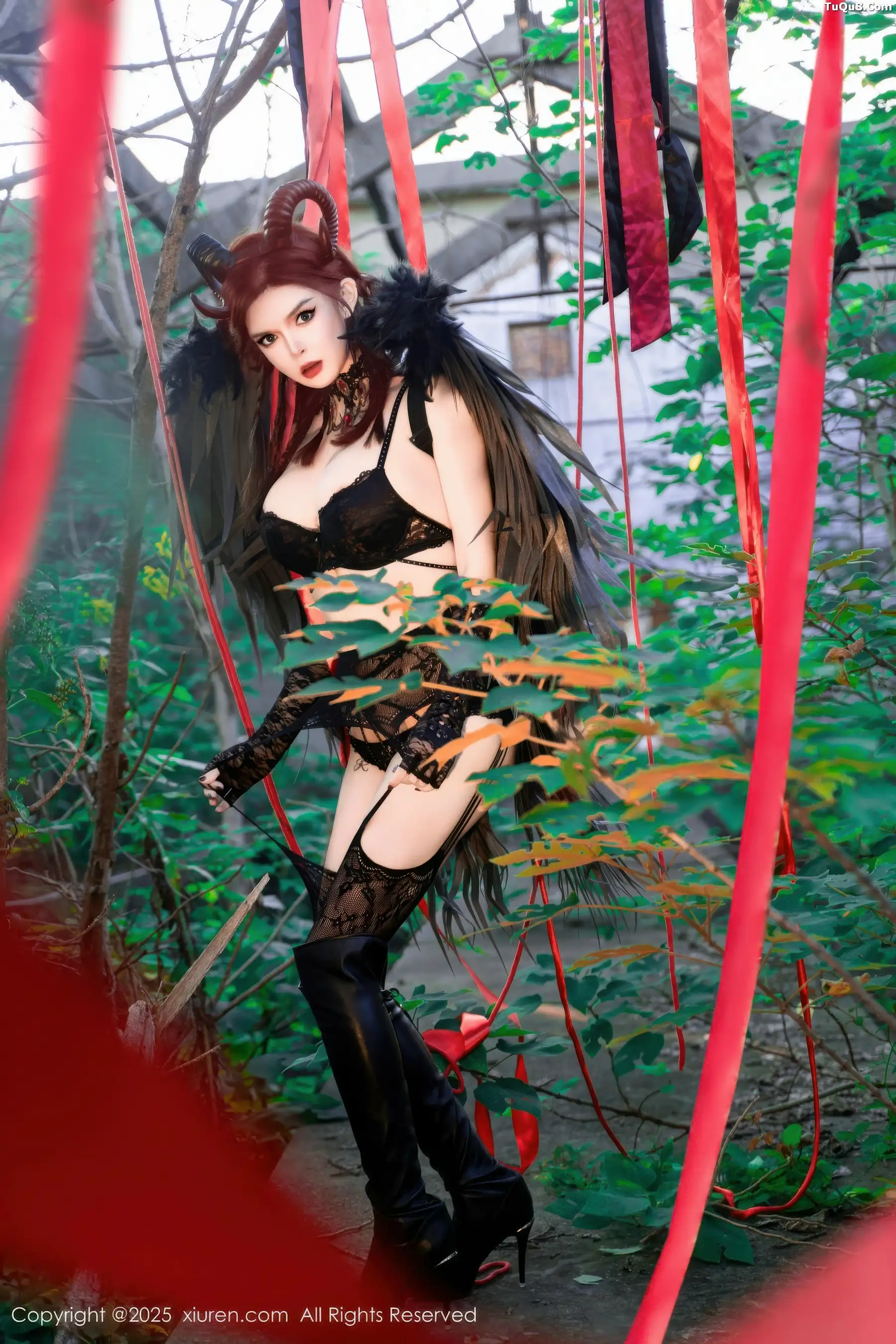 伊丽莎有点白性感黑色蕾丝内衣配黑丝吊袜秀惹火身材绝美写真 第 89 张