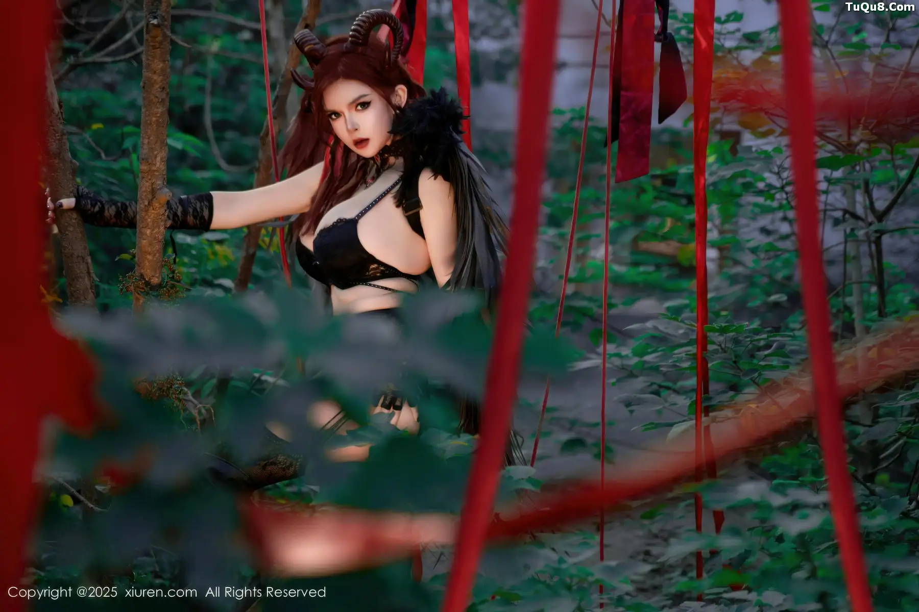 伊丽莎有点白性感黑色蕾丝内衣配黑丝吊袜秀惹火身材绝美写真 第 94 张