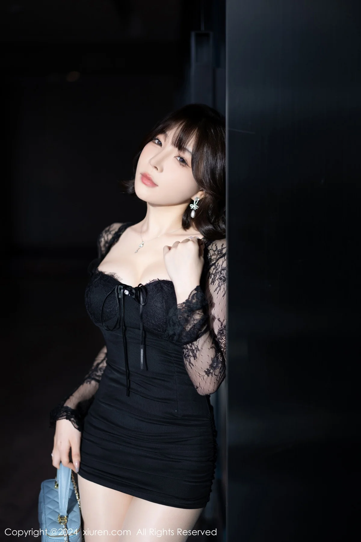 徐莉芝Booty性感黑色蕾丝内衣配超薄肉丝秀完美身材绝美写真 第 16 张