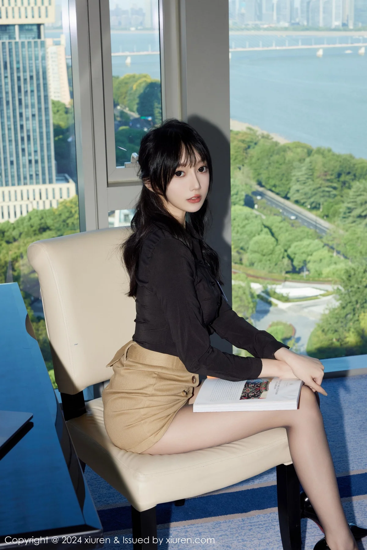 玥儿玥er性感黑色情趣服饰配开档黑丝秀曼妙身姿绝美写真 第 1 张