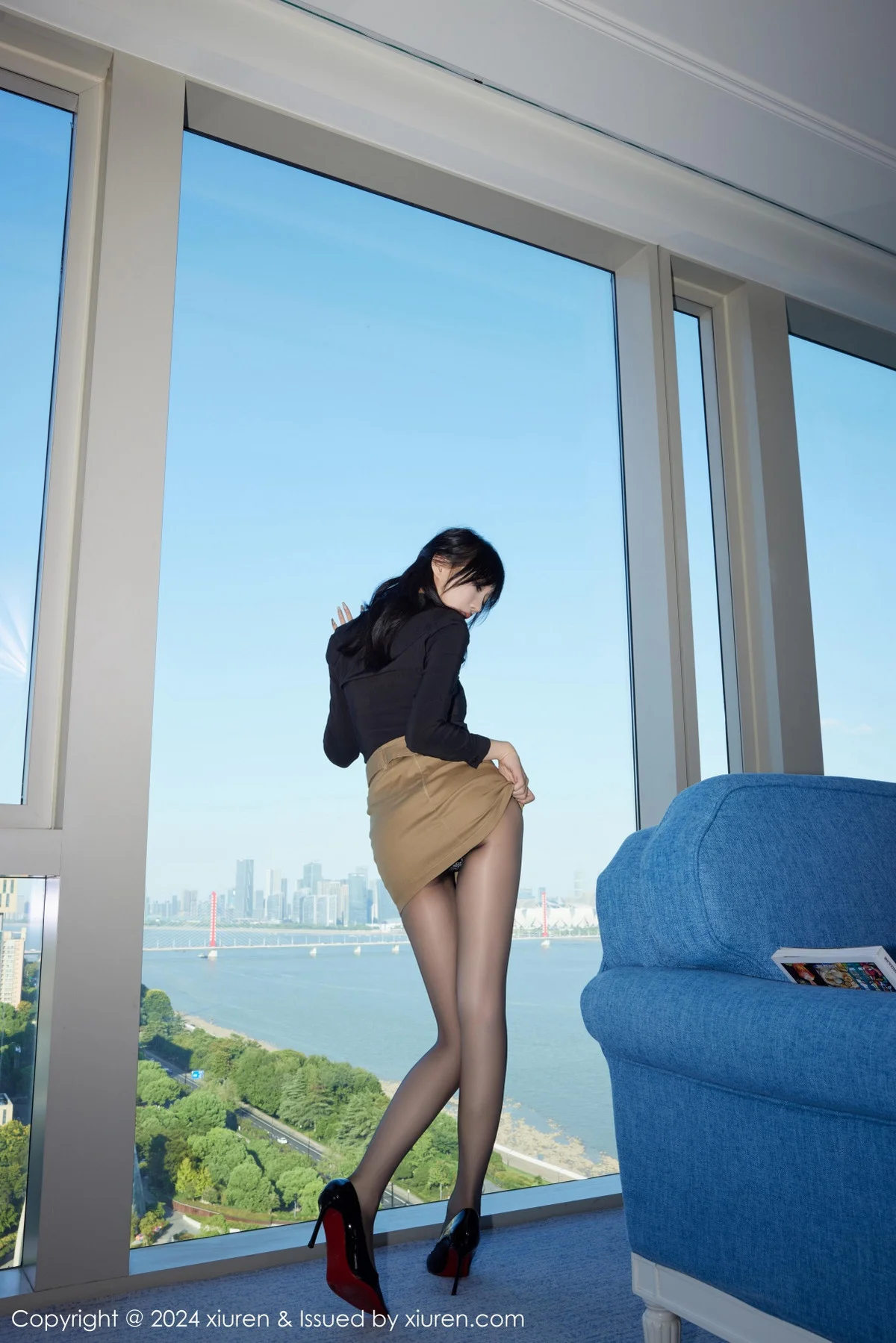 玥儿玥er性感黑色情趣服饰配开档黑丝秀曼妙身姿绝美写真 第 28 张