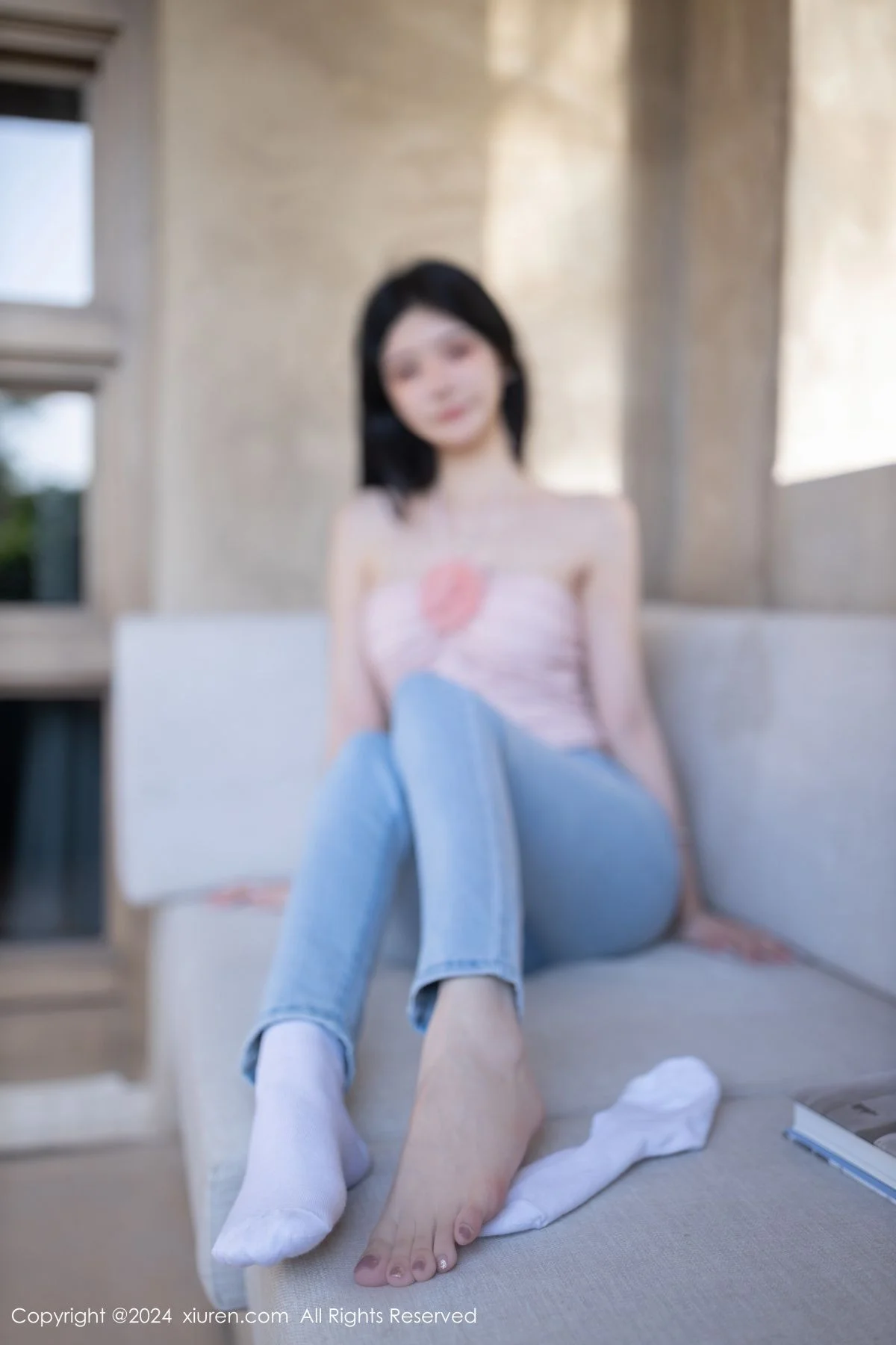 幼幼性感粉色上衣配蓝色牛仔裤半脱秀翘臀美腿撩人绝美写真 第 11 张