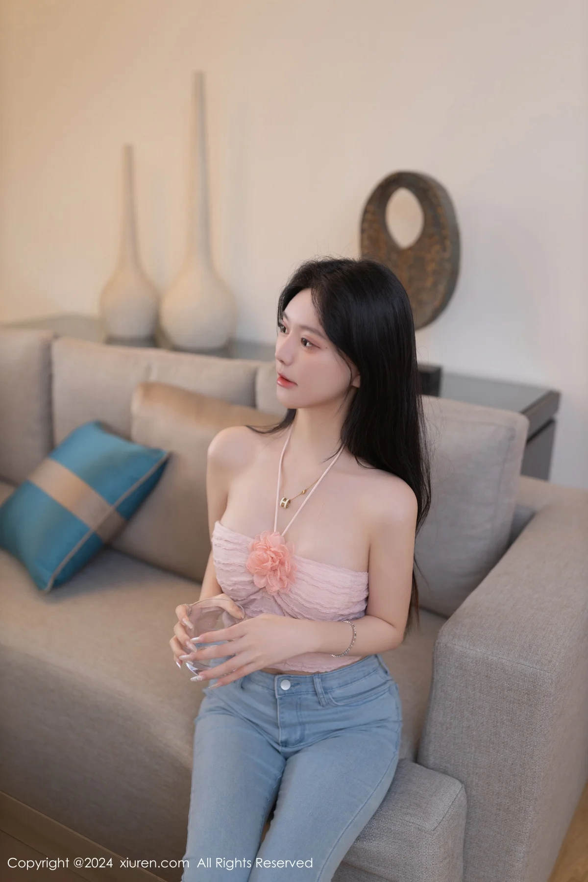 幼幼性感粉色上衣配蓝色牛仔裤半脱秀翘臀美腿撩人绝美写真 第 46 张