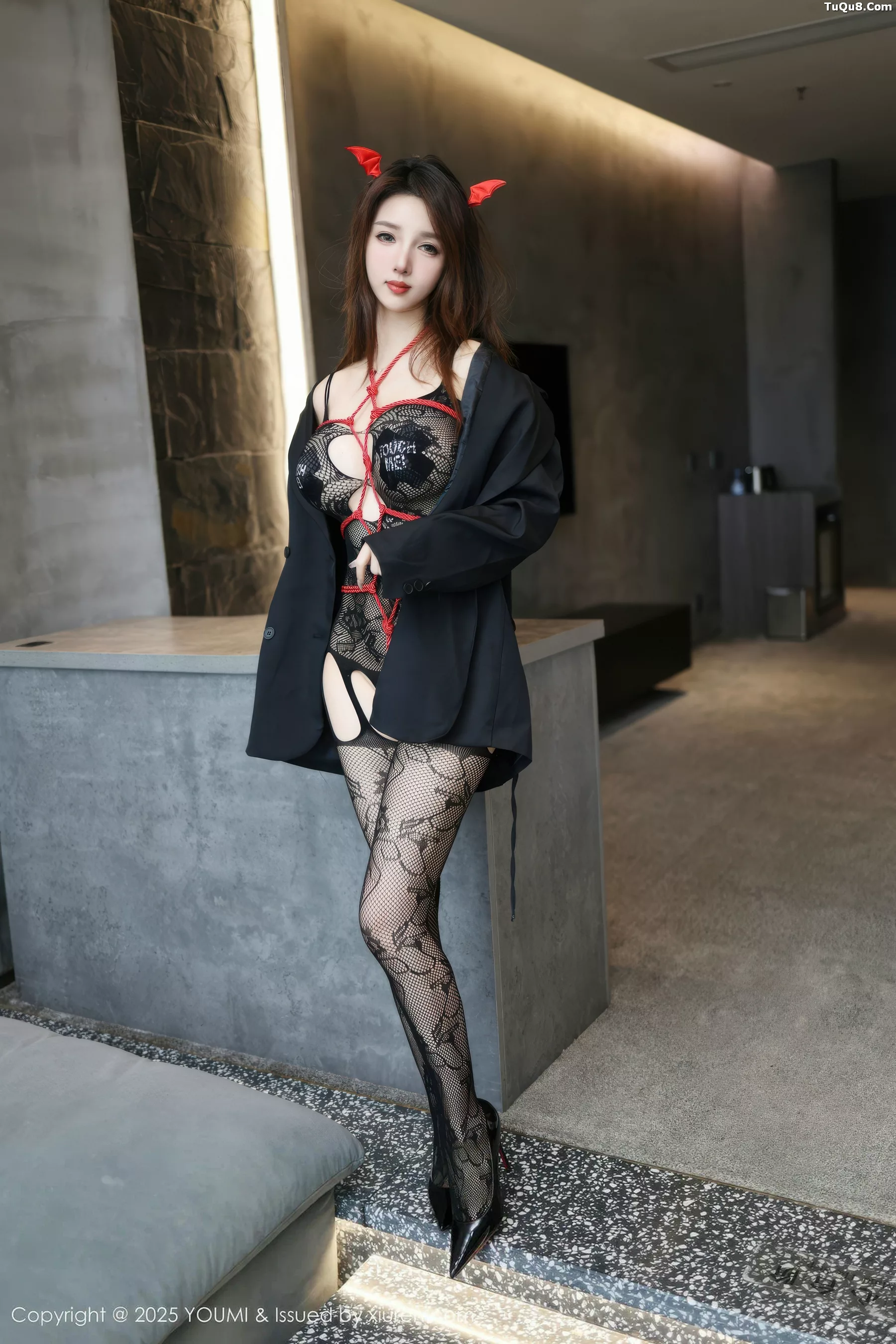 Twins-夭夭性感黑色情趣连体网袜秀惹火身材极致绝美写真 第 19 张