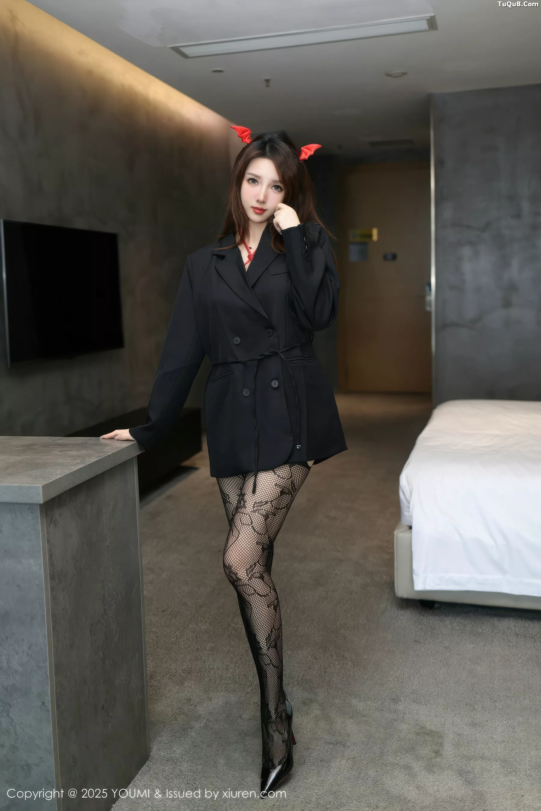 Twins-夭夭性感黑色情趣连体网袜秀惹火身材极致绝美写真 第 2 张