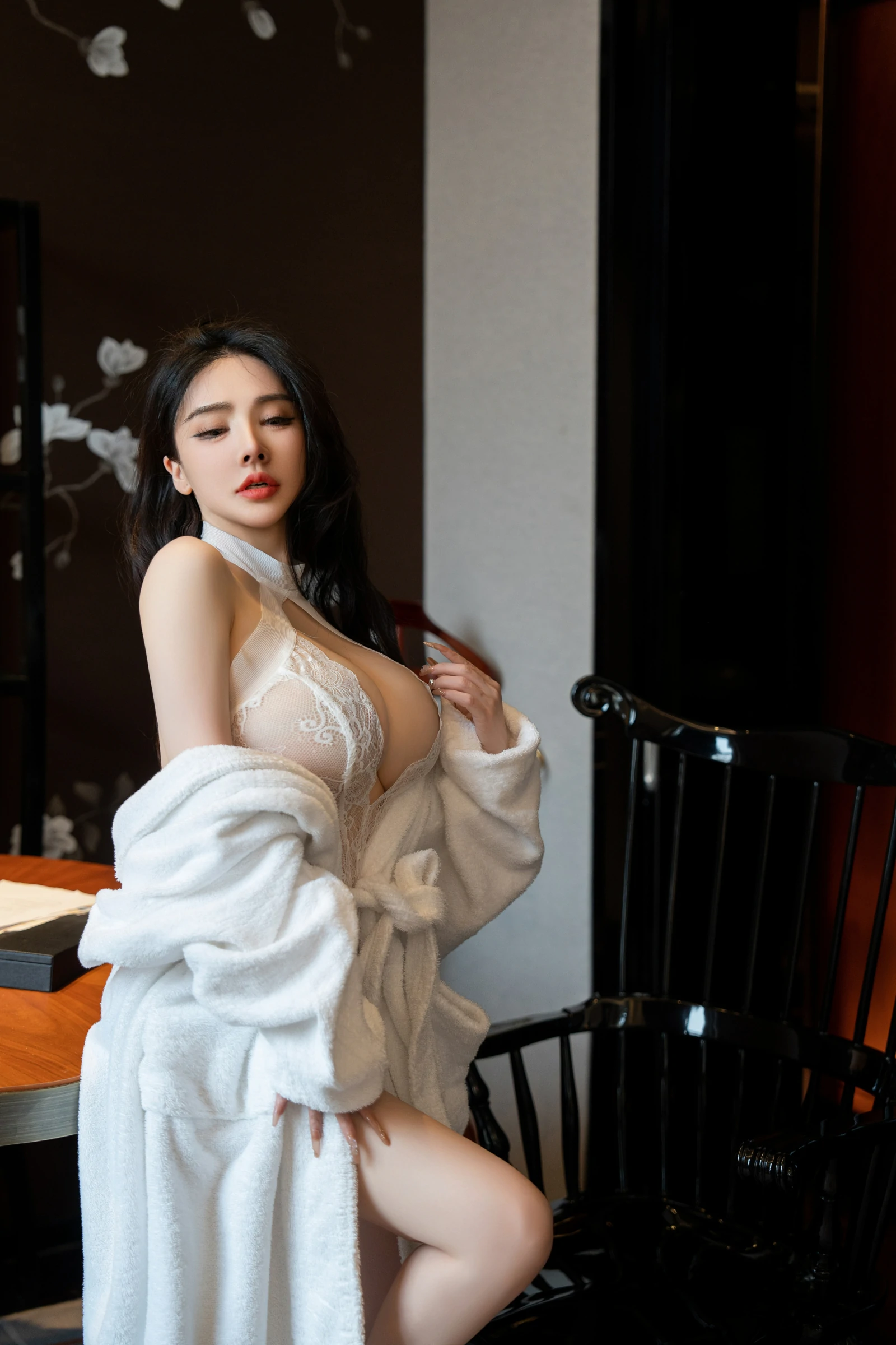 [秀人付费] 潘娇娇 诱人私拍福利 浴袍情趣蕾丝 第 1 张