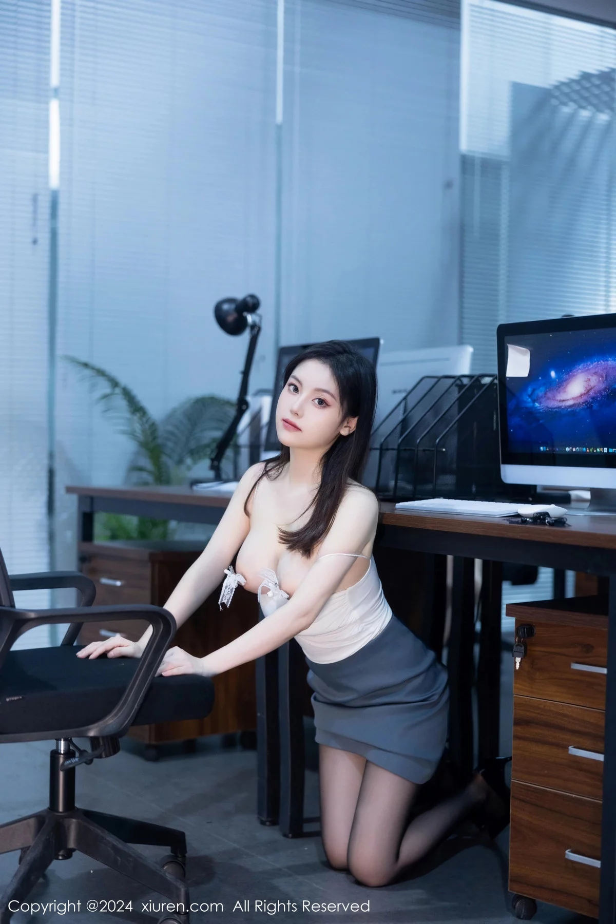合集公司场景豆瓣酱性感OL装扮配超薄黑丝完美绝美写真 第 1 张