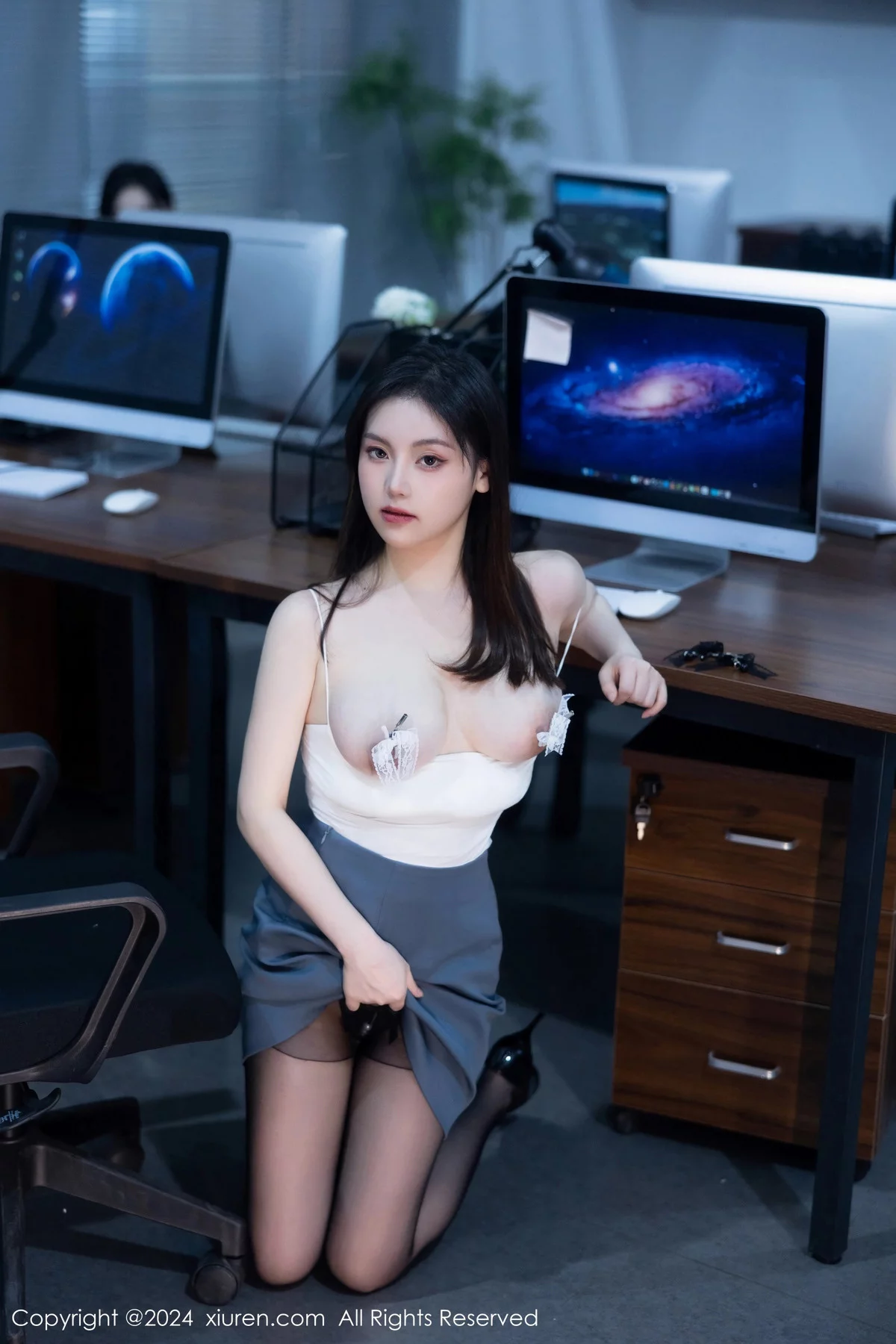 合集公司场景豆瓣酱性感OL装扮配超薄黑丝完美绝美写真 第 4 张