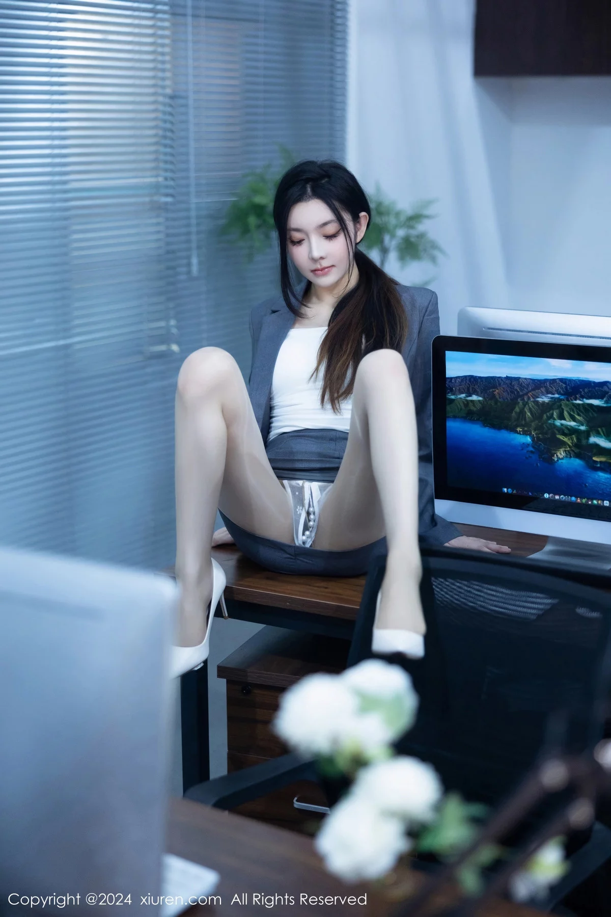合集公司场景豆瓣酱性感OL装扮配超薄黑丝完美绝美写真 第 69 张