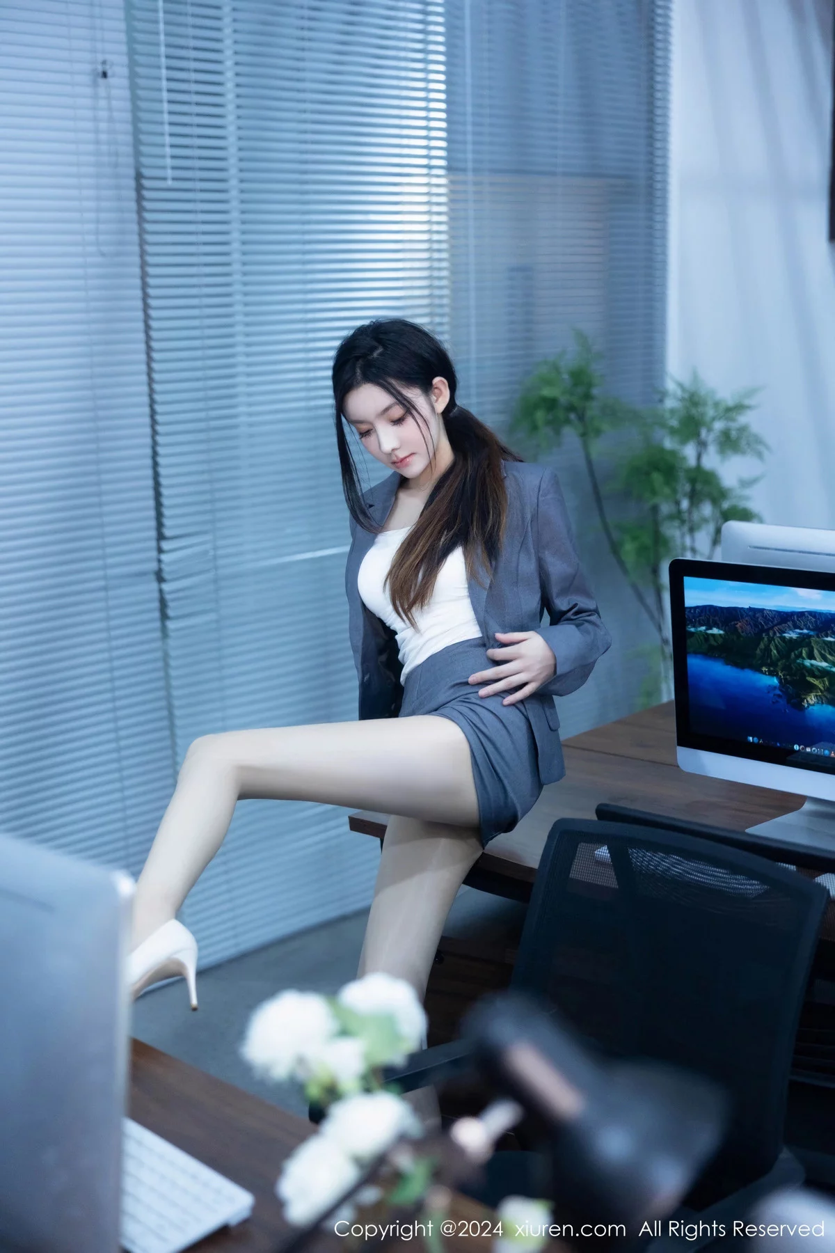 合集公司场景豆瓣酱性感OL装扮配超薄黑丝完美绝美写真 第 70 张