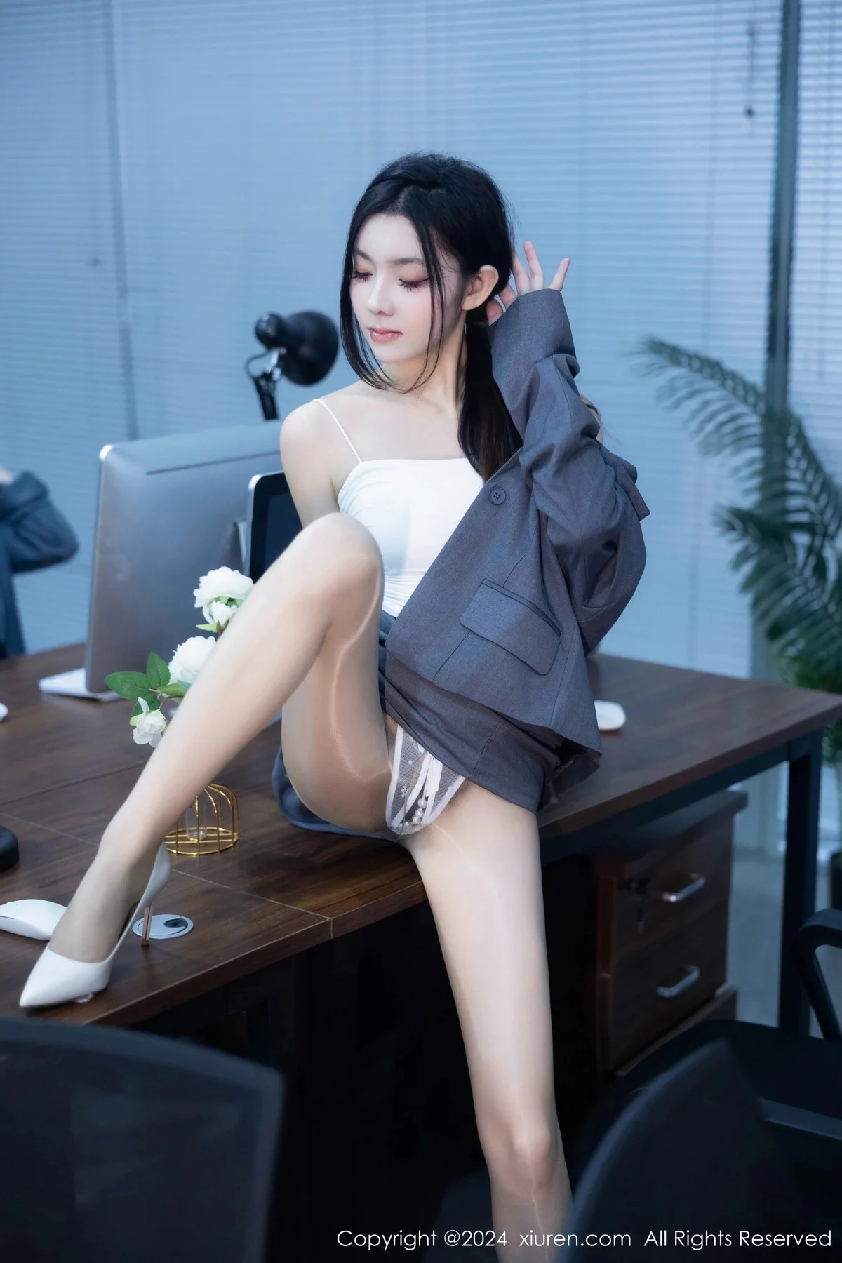 合集公司场景豆瓣酱性感OL装扮配超薄黑丝完美绝美写真 第 74 张