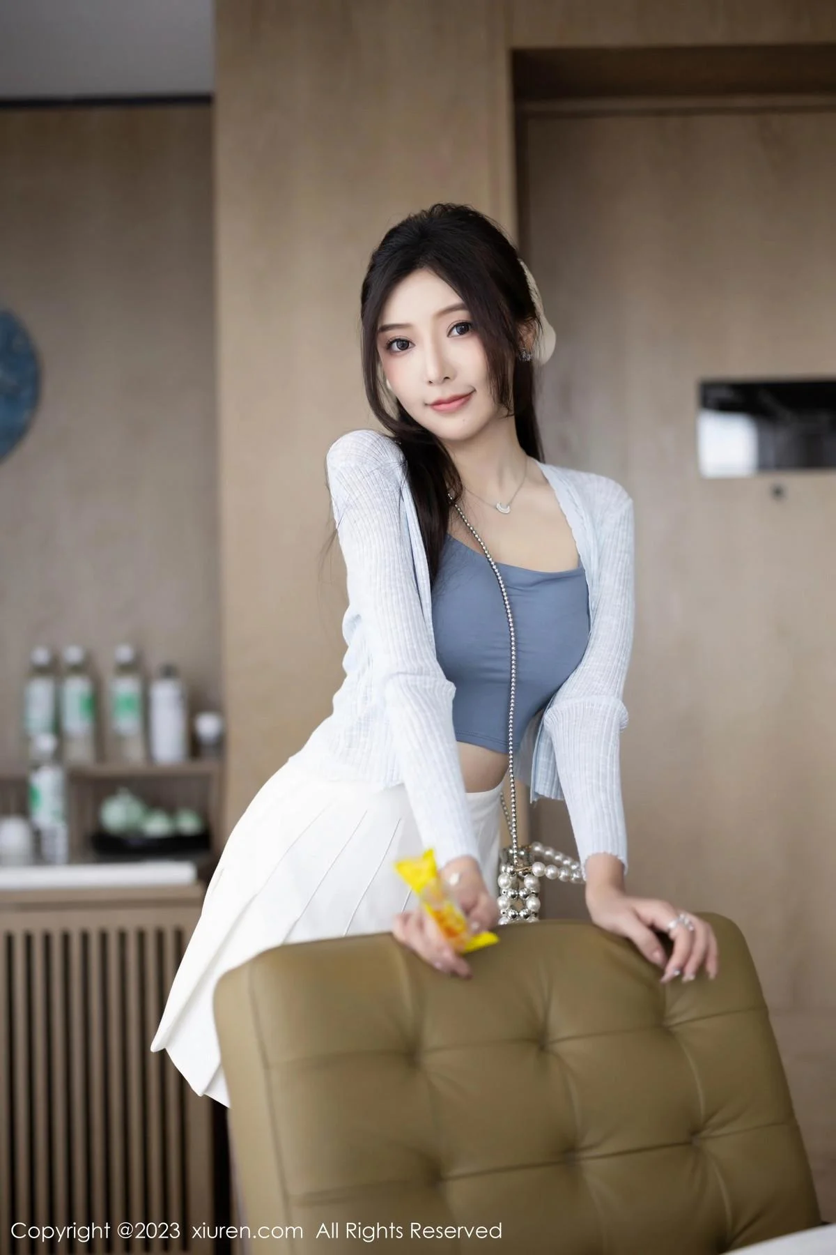 王馨瑶yanni性感浅色服饰配短裙露白丝吊袜秀美腿绝美写真 第 22 张