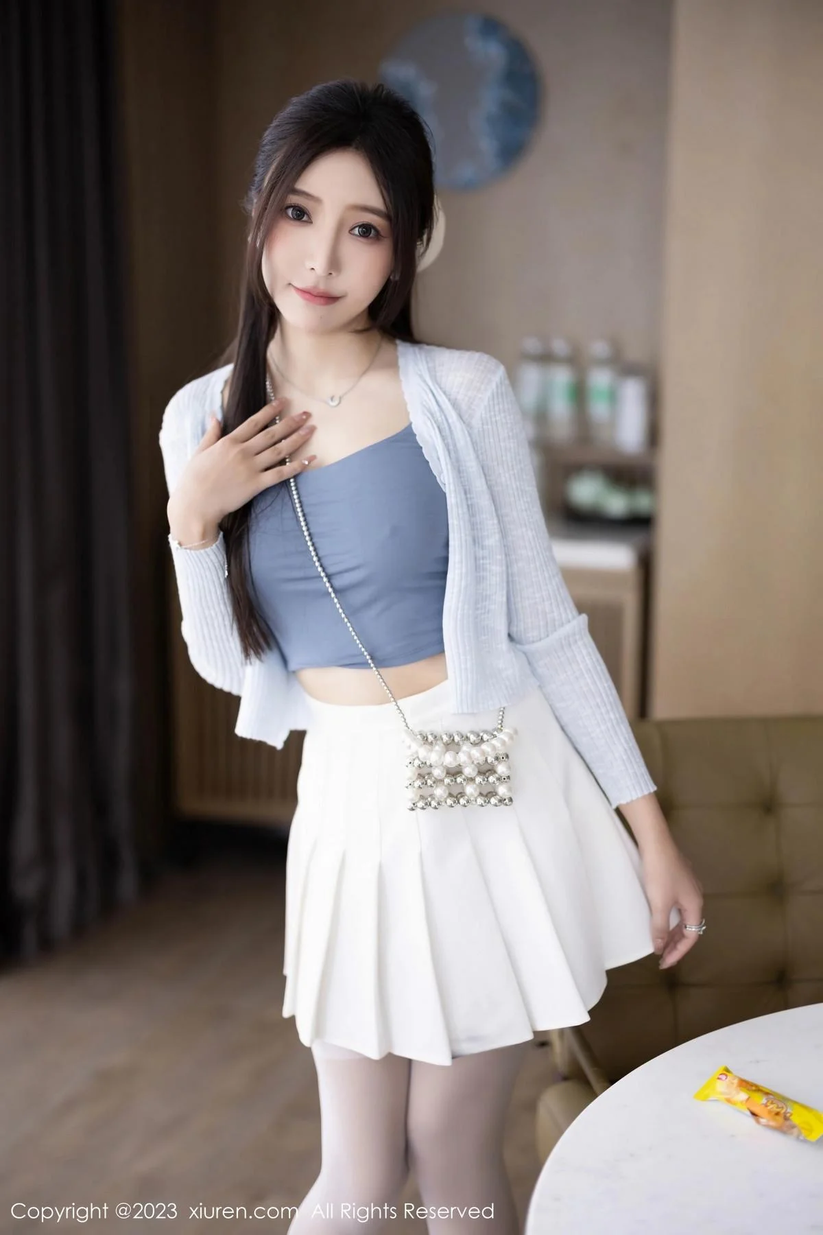 王馨瑶yanni性感浅色服饰配短裙露白丝吊袜秀美腿绝美写真 第 27 张