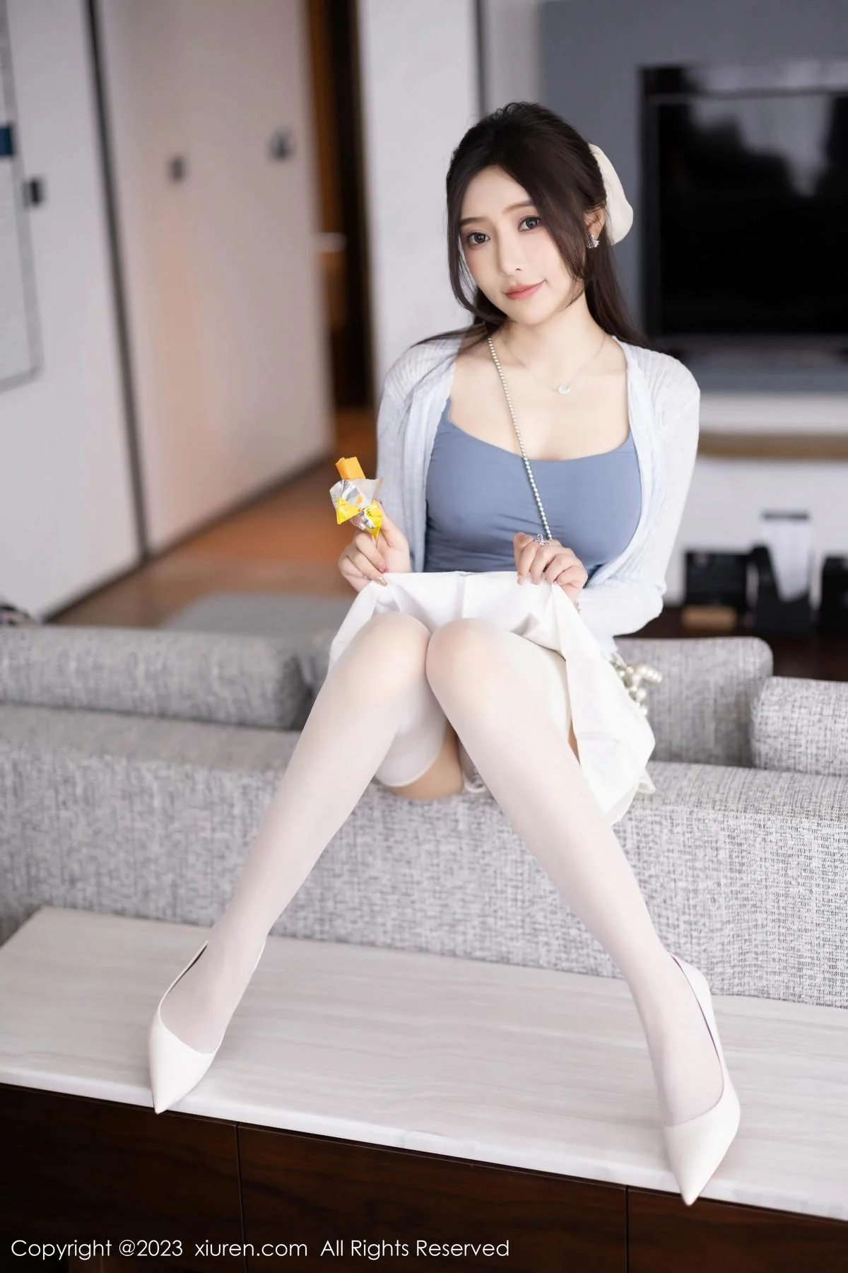 王馨瑶yanni性感浅色服饰配短裙露白丝吊袜秀美腿绝美写真 第 35 张
