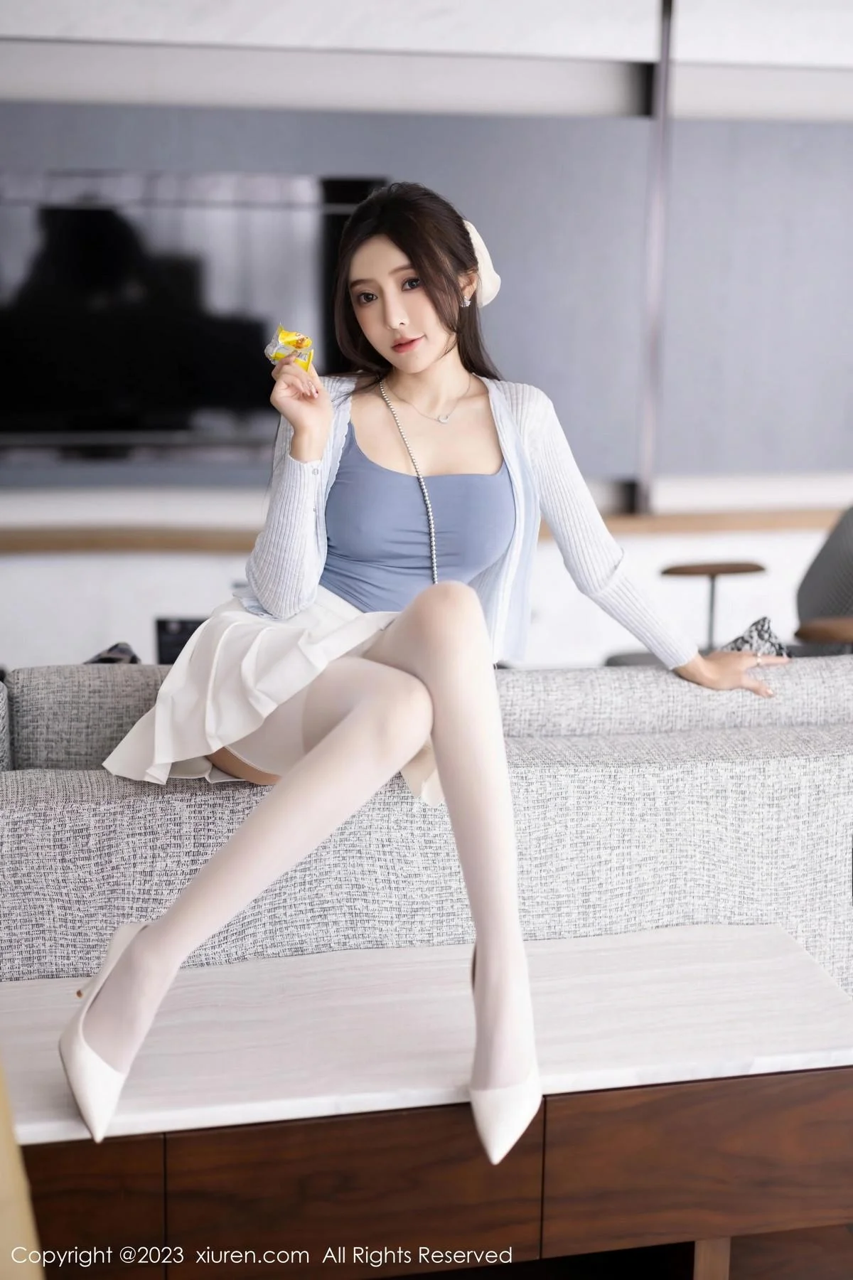 王馨瑶yanni性感浅色服饰配短裙露白丝吊袜秀美腿绝美写真 第 36 张