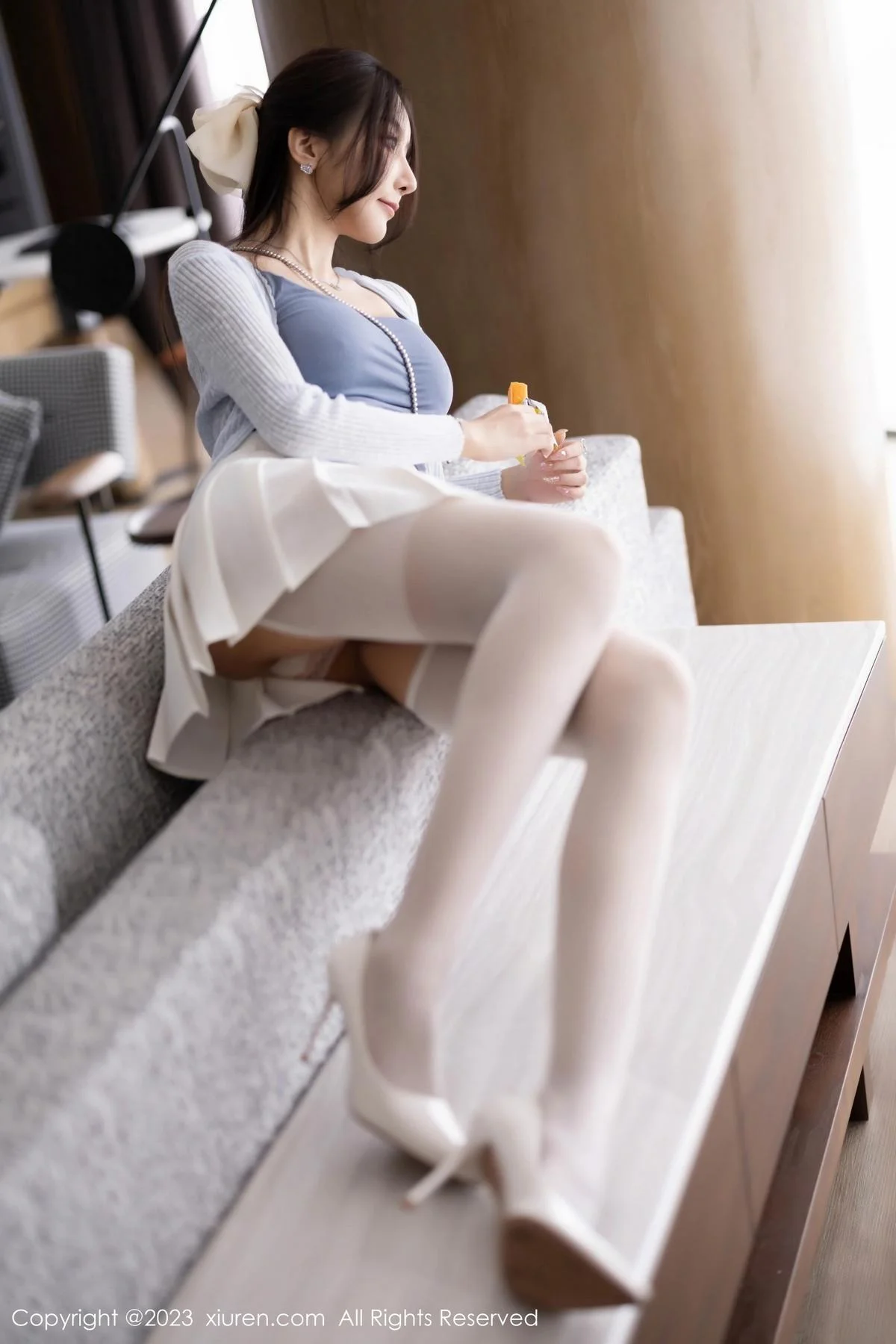 王馨瑶yanni性感浅色服饰配短裙露白丝吊袜秀美腿绝美写真 第 40 张