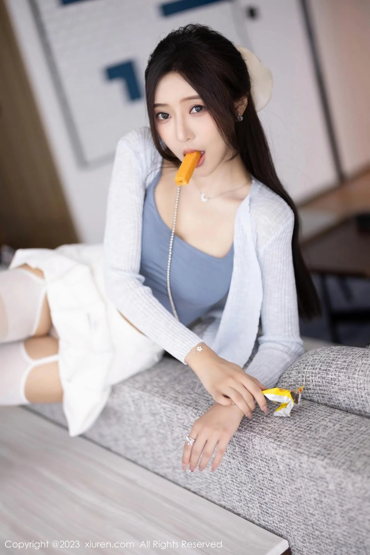 王馨瑶yanni性感浅色服饰配短裙露白丝吊袜秀美腿绝美写真 第 42 张