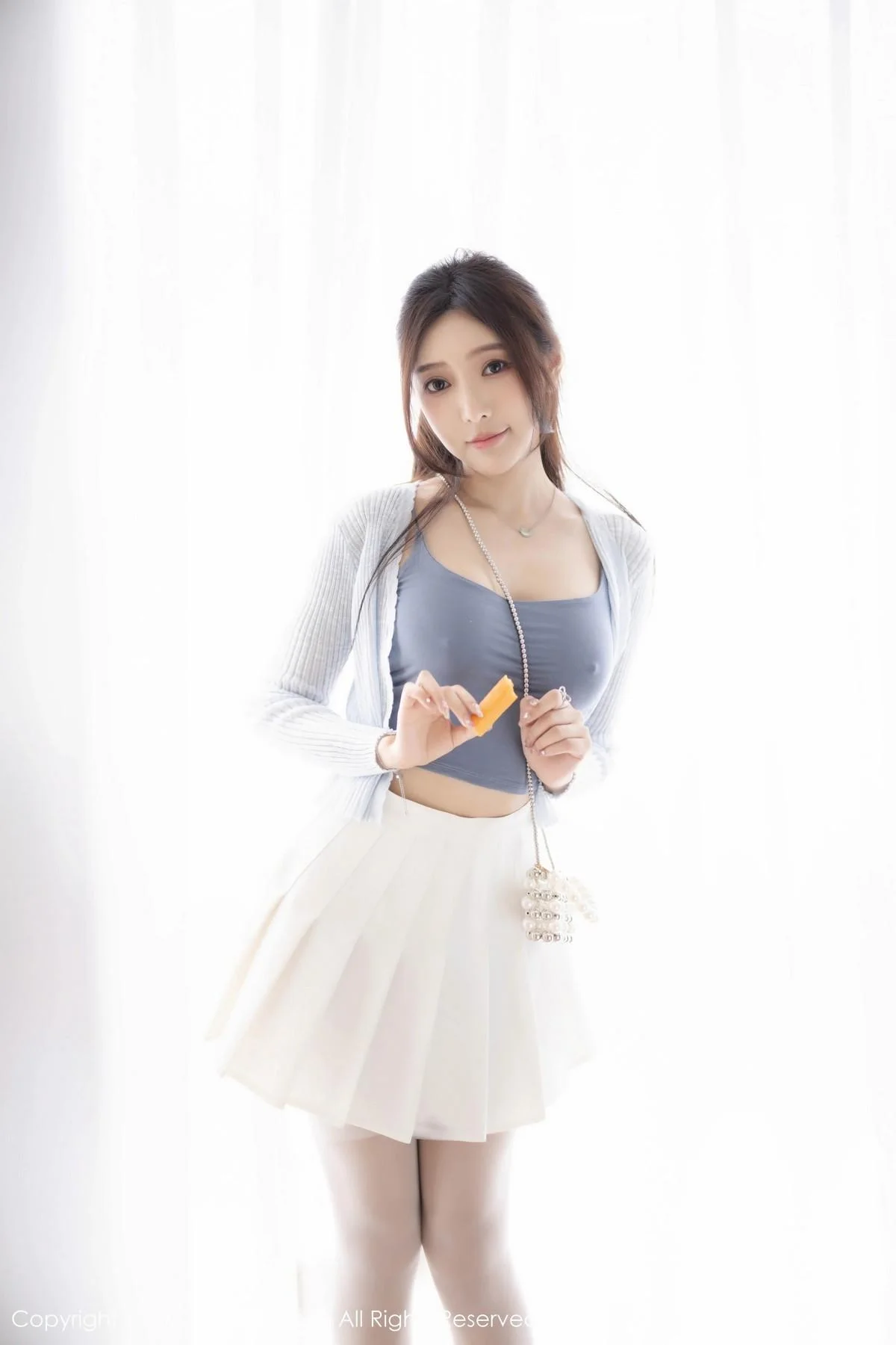 王馨瑶yanni性感浅色服饰配短裙露白丝吊袜秀美腿绝美写真 第 43 张