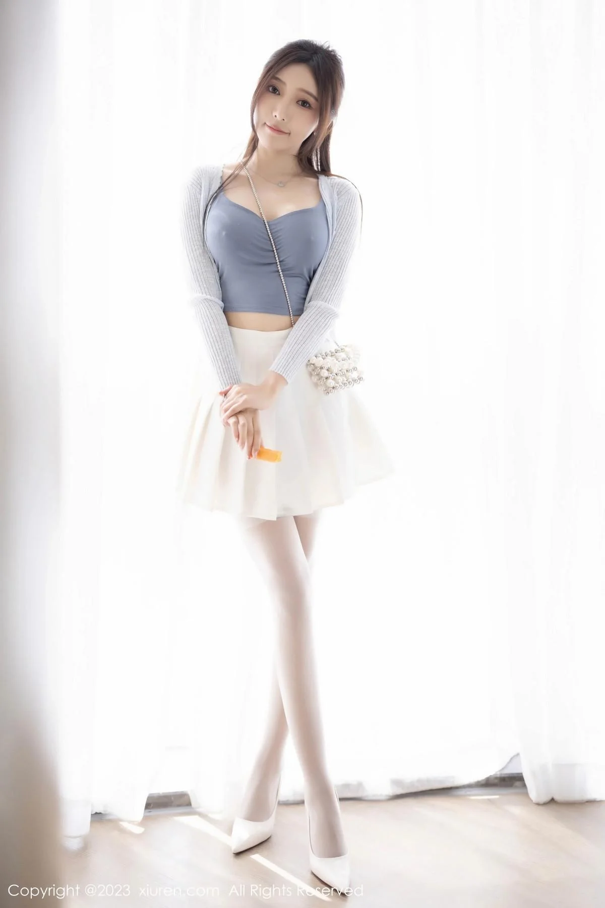 王馨瑶yanni性感浅色服饰配短裙露白丝吊袜秀美腿绝美写真 第 44 张