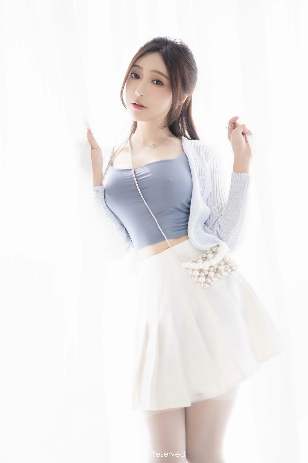王馨瑶yanni性感浅色服饰配短裙露白丝吊袜秀美腿绝美写真 第 47 张