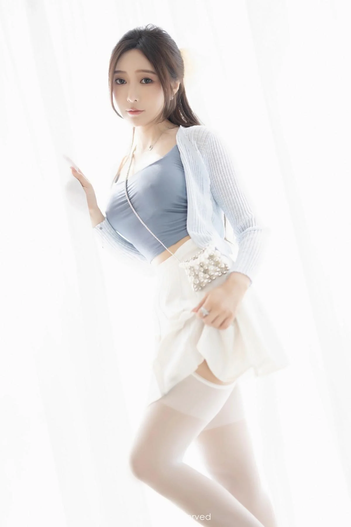 王馨瑶yanni性感浅色服饰配短裙露白丝吊袜秀美腿绝美写真 第 48 张