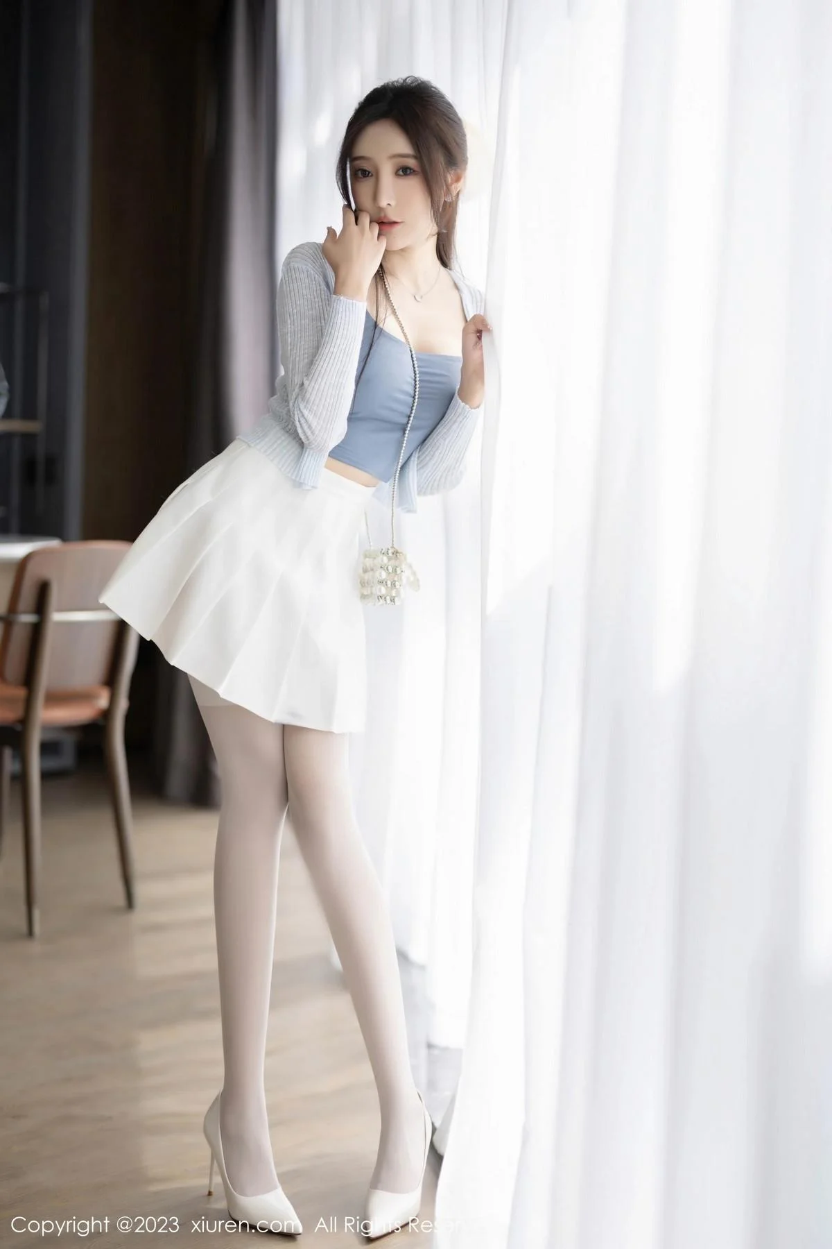 王馨瑶yanni性感浅色服饰配短裙露白丝吊袜秀美腿绝美写真 第 53 张