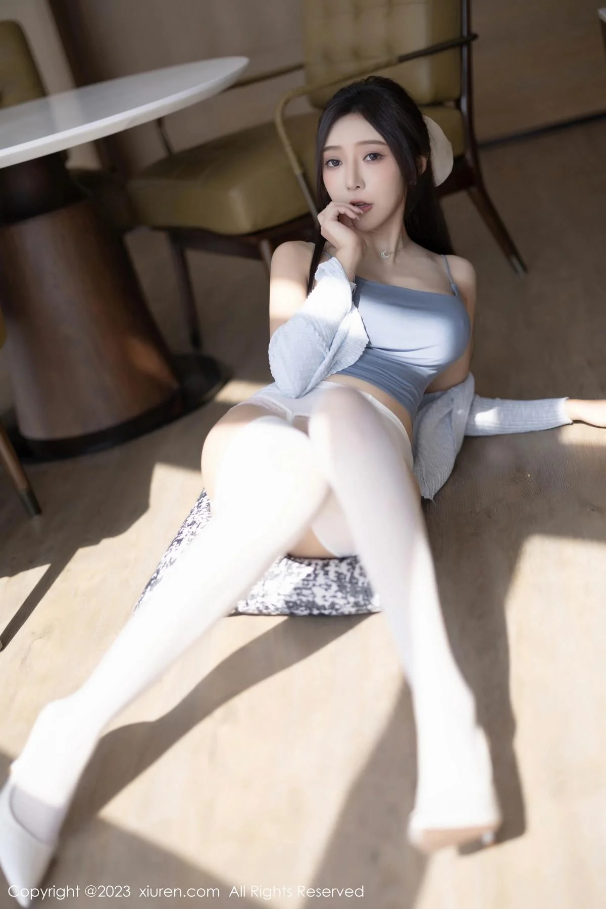 王馨瑶yanni性感浅色服饰配短裙露白丝吊袜秀美腿绝美写真 第 72 张