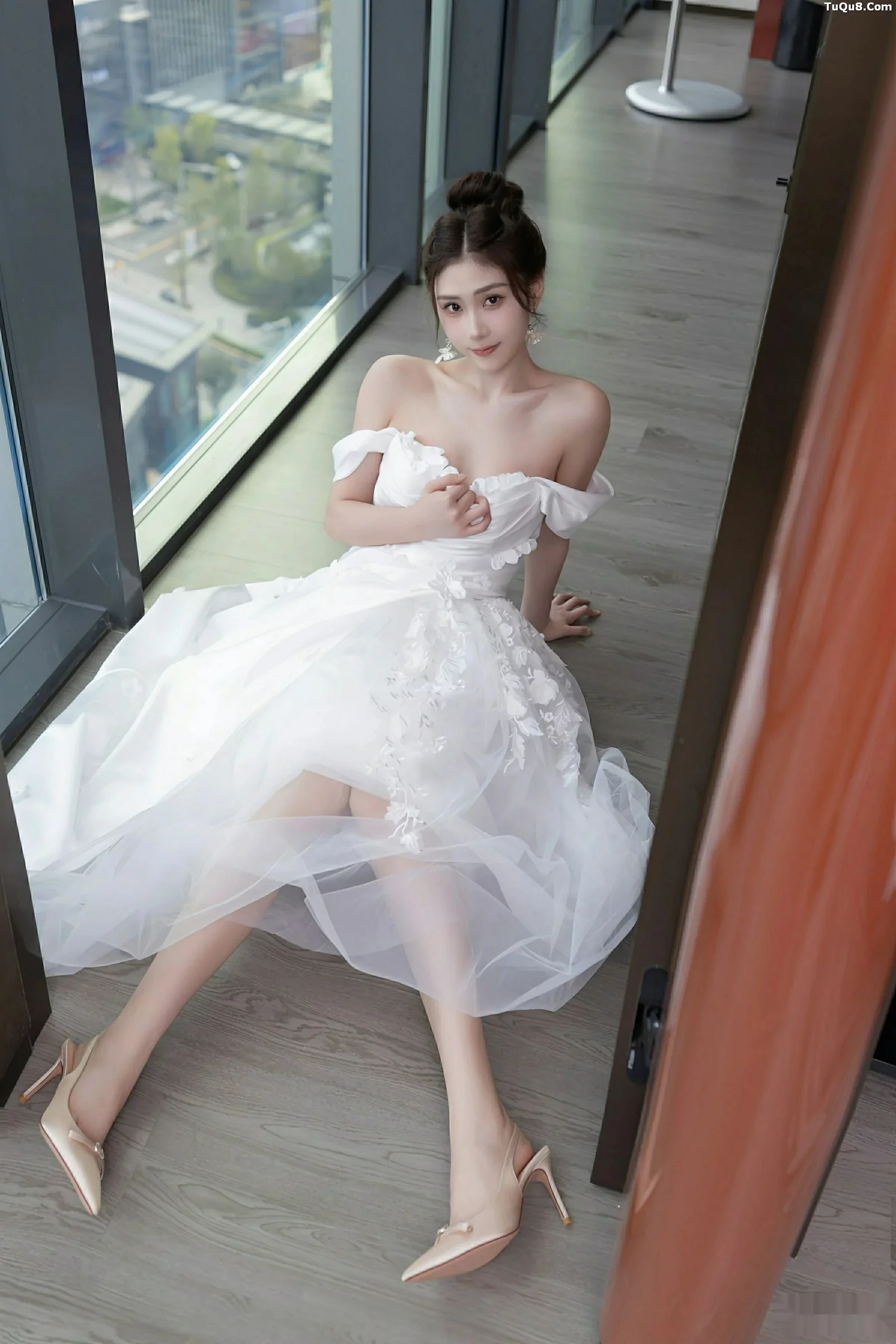刘婷婷性感白色婚纱露白色内衣配超薄肉丝秀美腿绝美写真 第 16 张