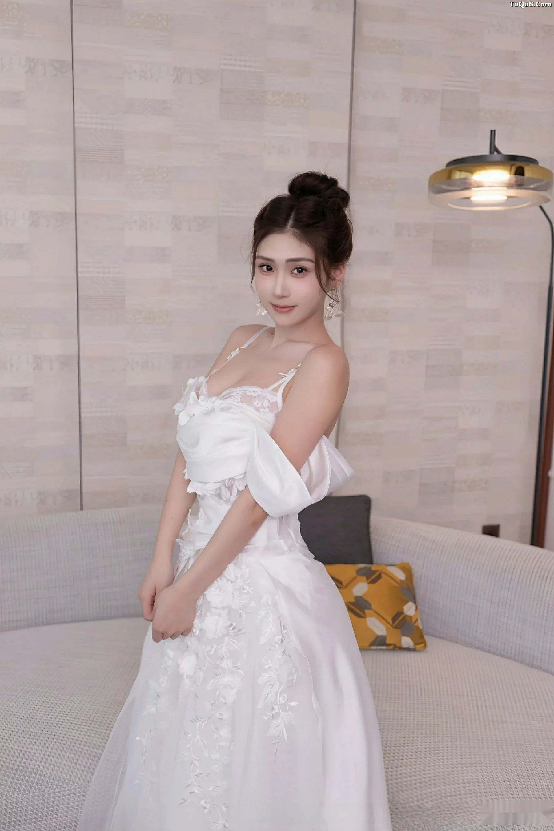 刘婷婷性感白色婚纱露白色内衣配超薄肉丝秀美腿绝美写真 第 18 张
