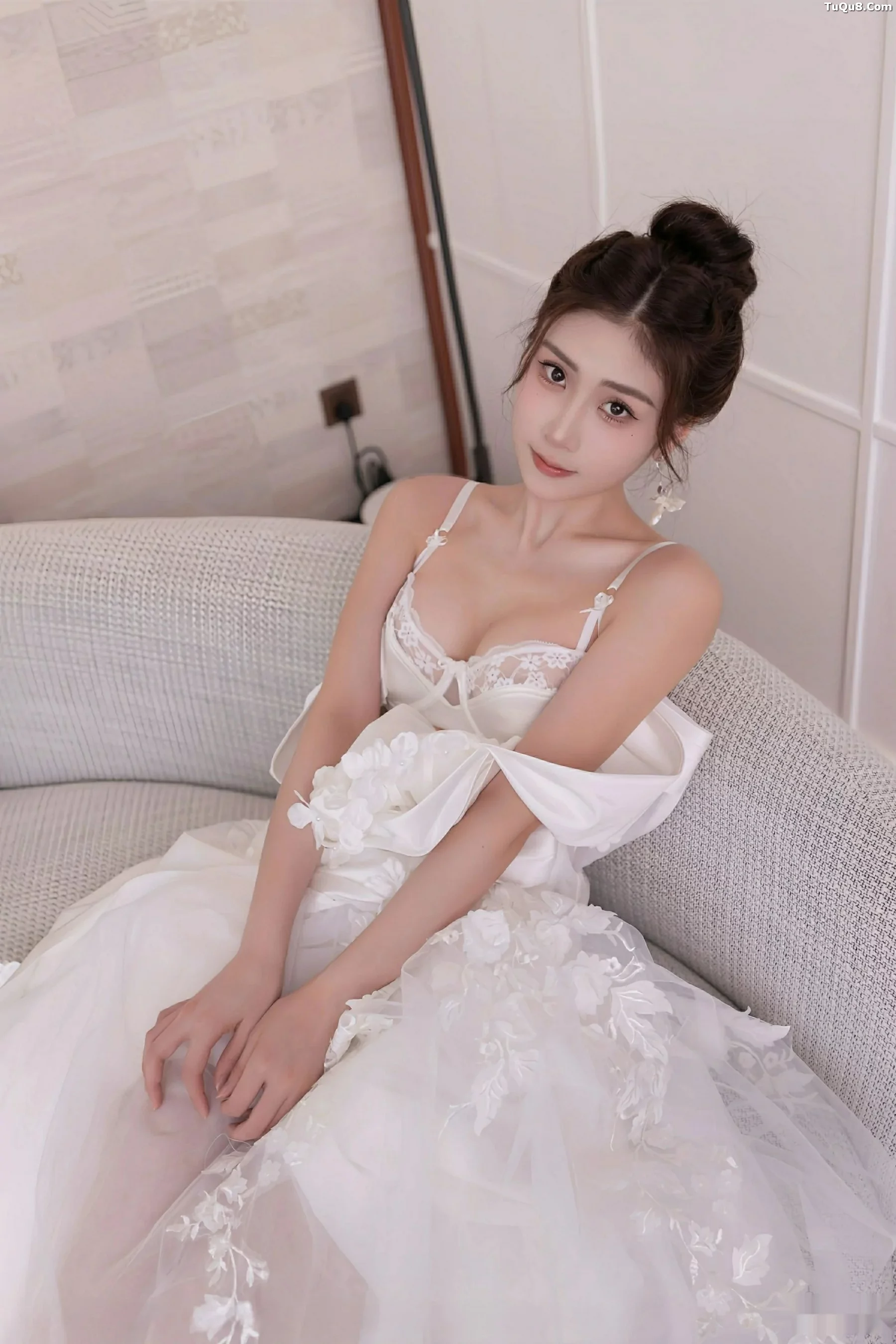 刘婷婷性感白色婚纱露白色内衣配超薄肉丝秀美腿绝美写真 第 23 张