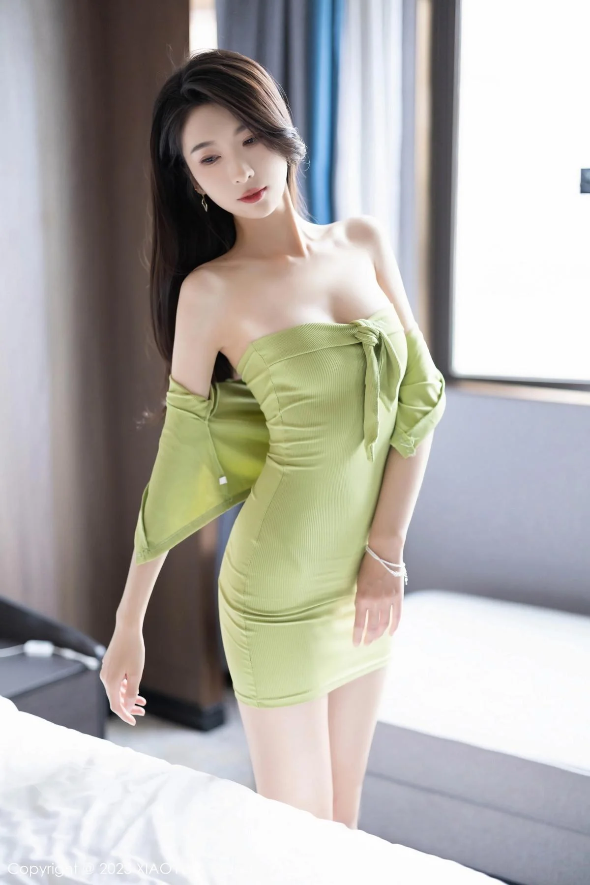 林乐一绿色露肩连衣裙+黑色薄纱连衣裙秀曼妙身姿绝美写真 第 60 张