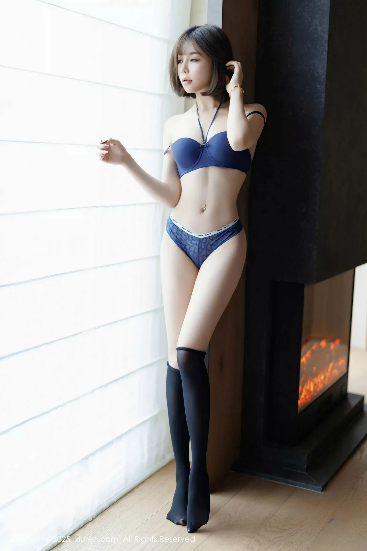 徐莉芝Booty性感格子短裙露蓝色内衣配黑丝袜秀美腿绝美写真 第 127 张