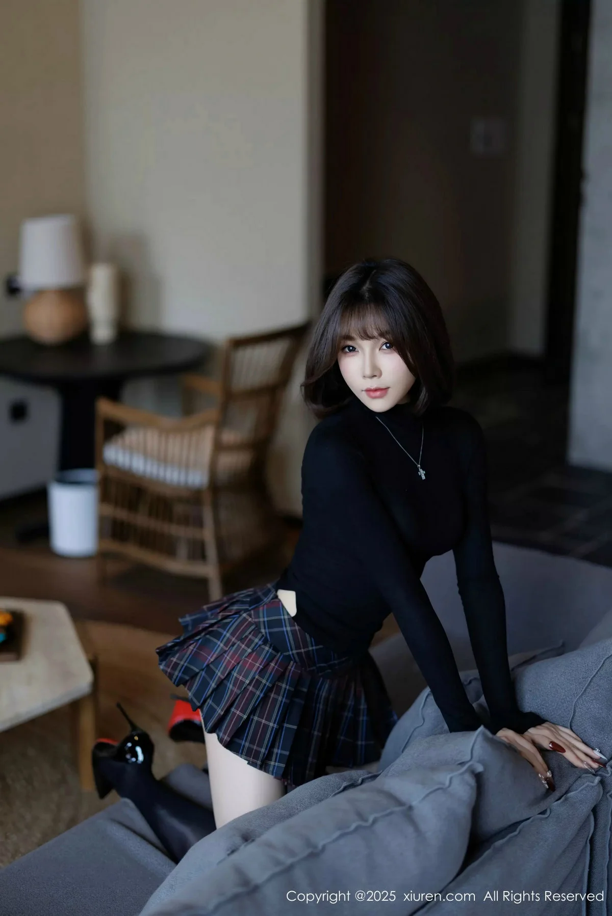 徐莉芝Booty性感格子短裙露蓝色内衣配黑丝袜秀美腿绝美写真 第 58 张