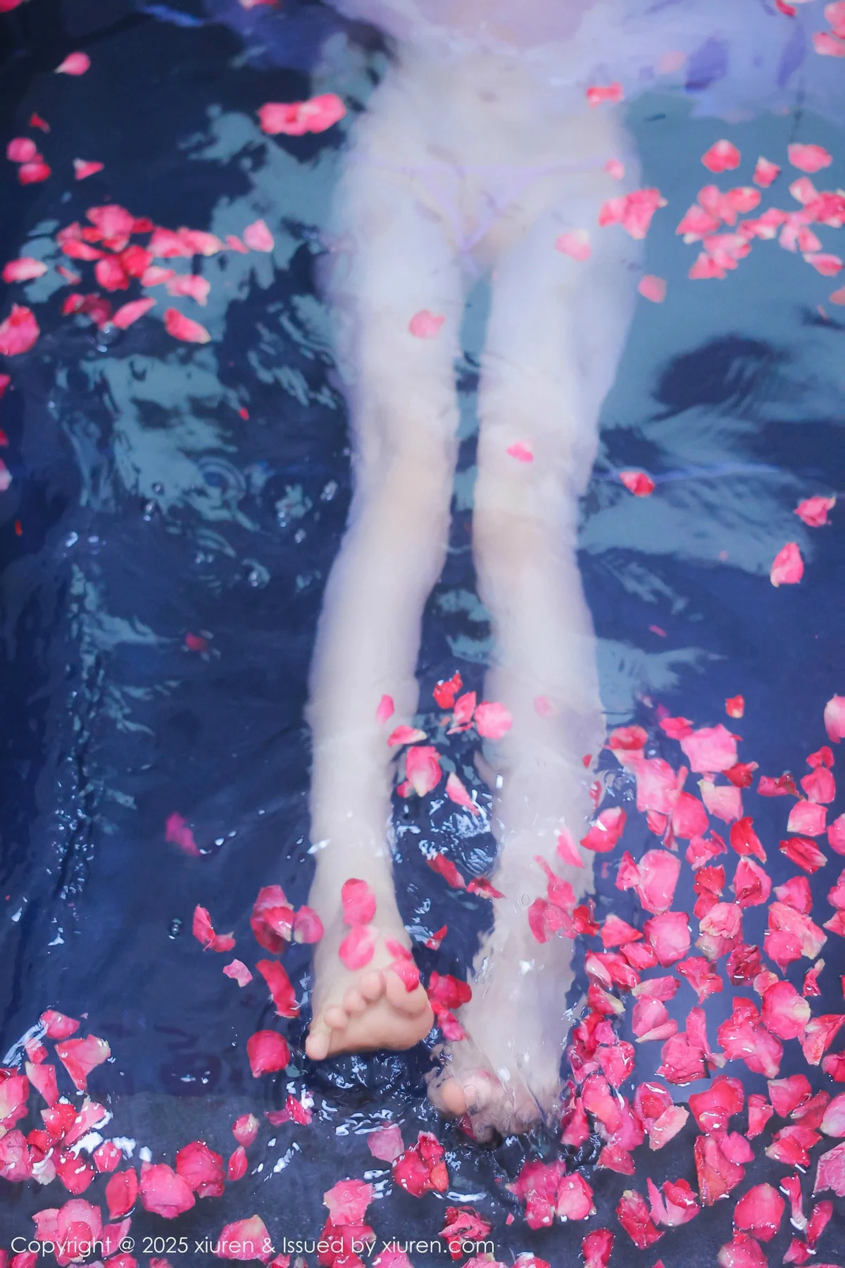 桃妖夭浴池场景性感白色薄纱服饰花瓣浴秀惹火身材绝美写真 第 101 张