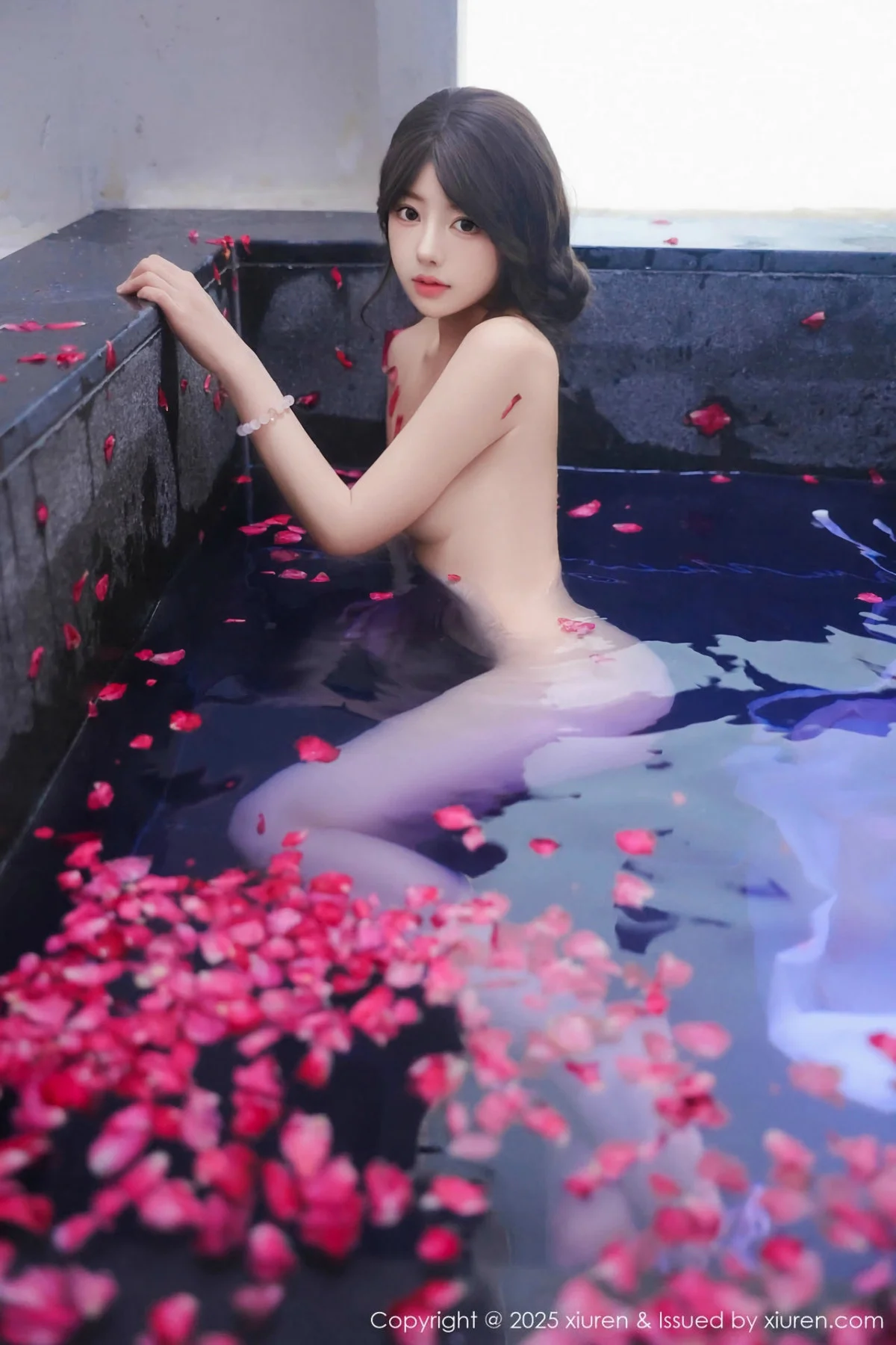 桃妖夭浴池场景性感白色薄纱服饰花瓣浴秀惹火身材绝美写真 第 190 张