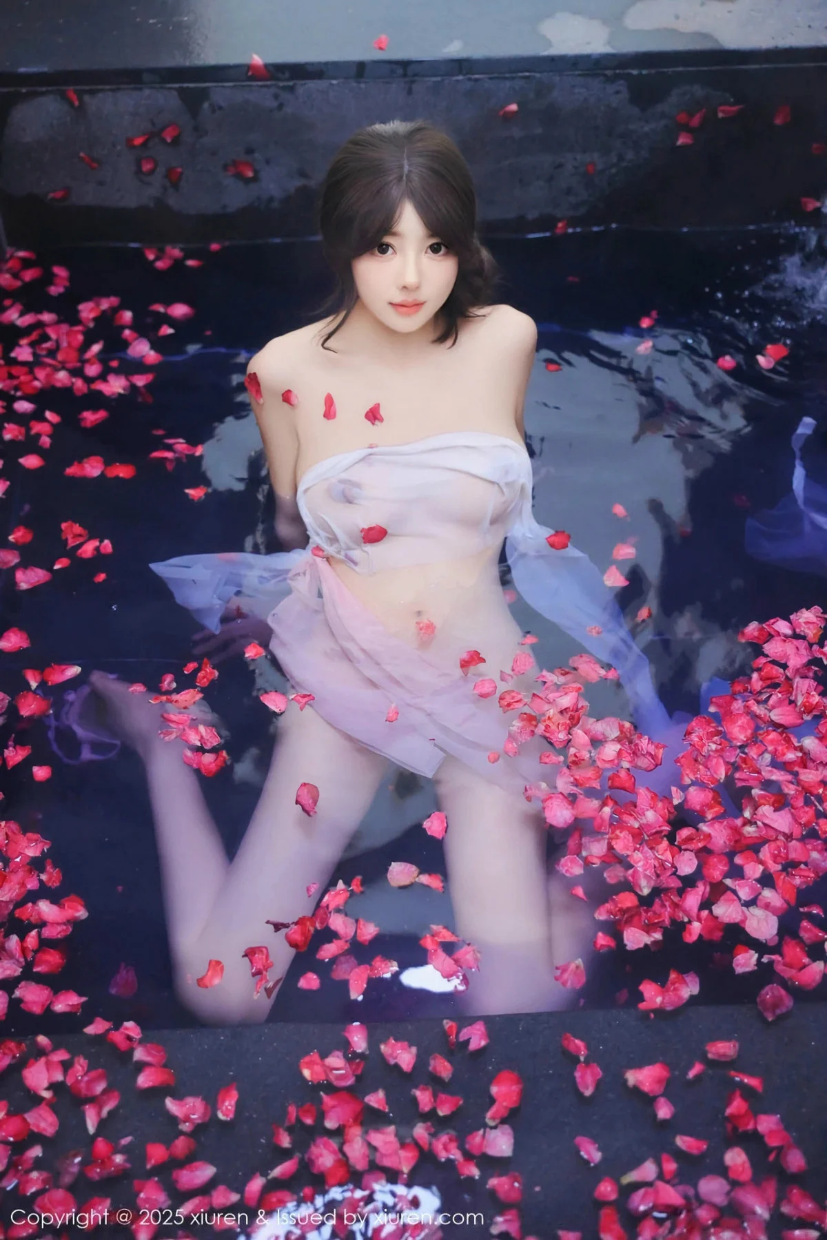 桃妖夭浴池场景性感白色薄纱服饰花瓣浴秀惹火身材绝美写真 第 192 张